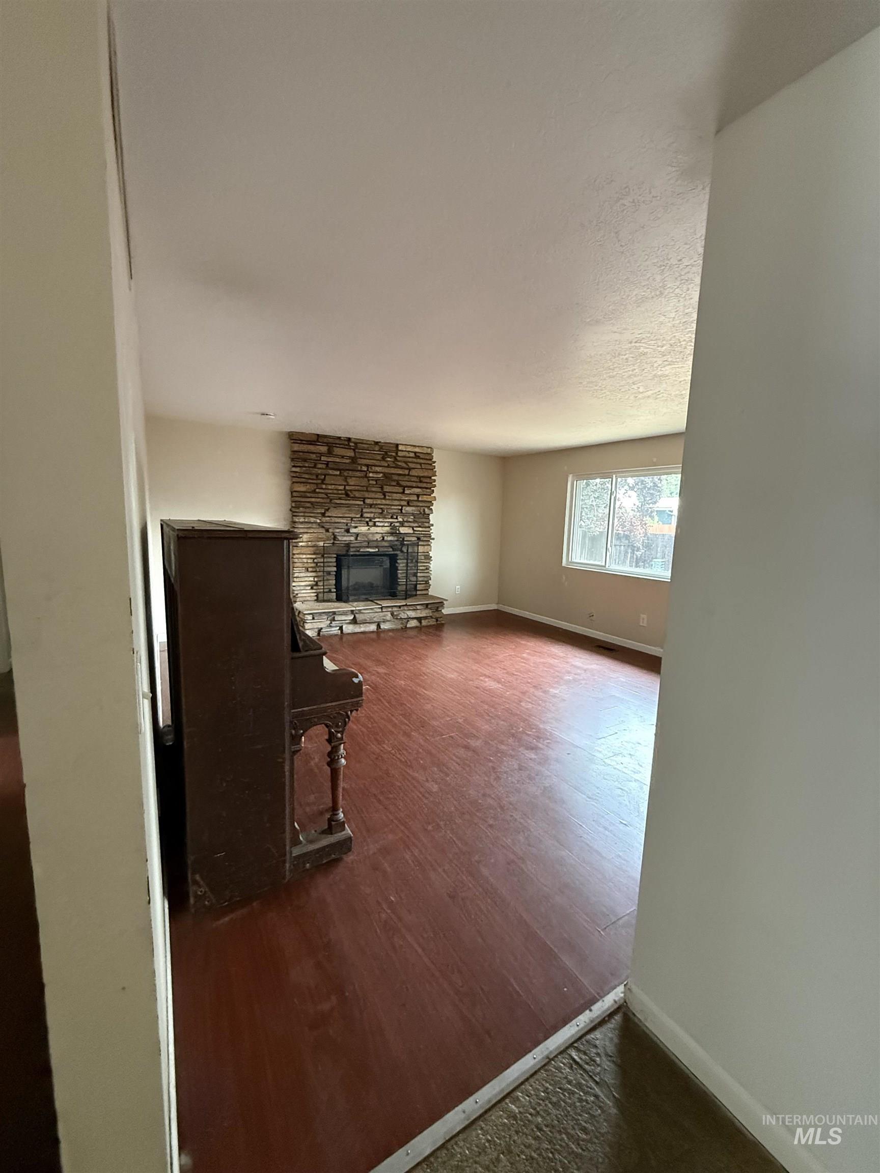 1904 NW 8th St, Meridian, Idaho 83646, 5 Bedrooms, 2 Bathrooms, Residential For Sale, Price $440,000,MLS 98992140