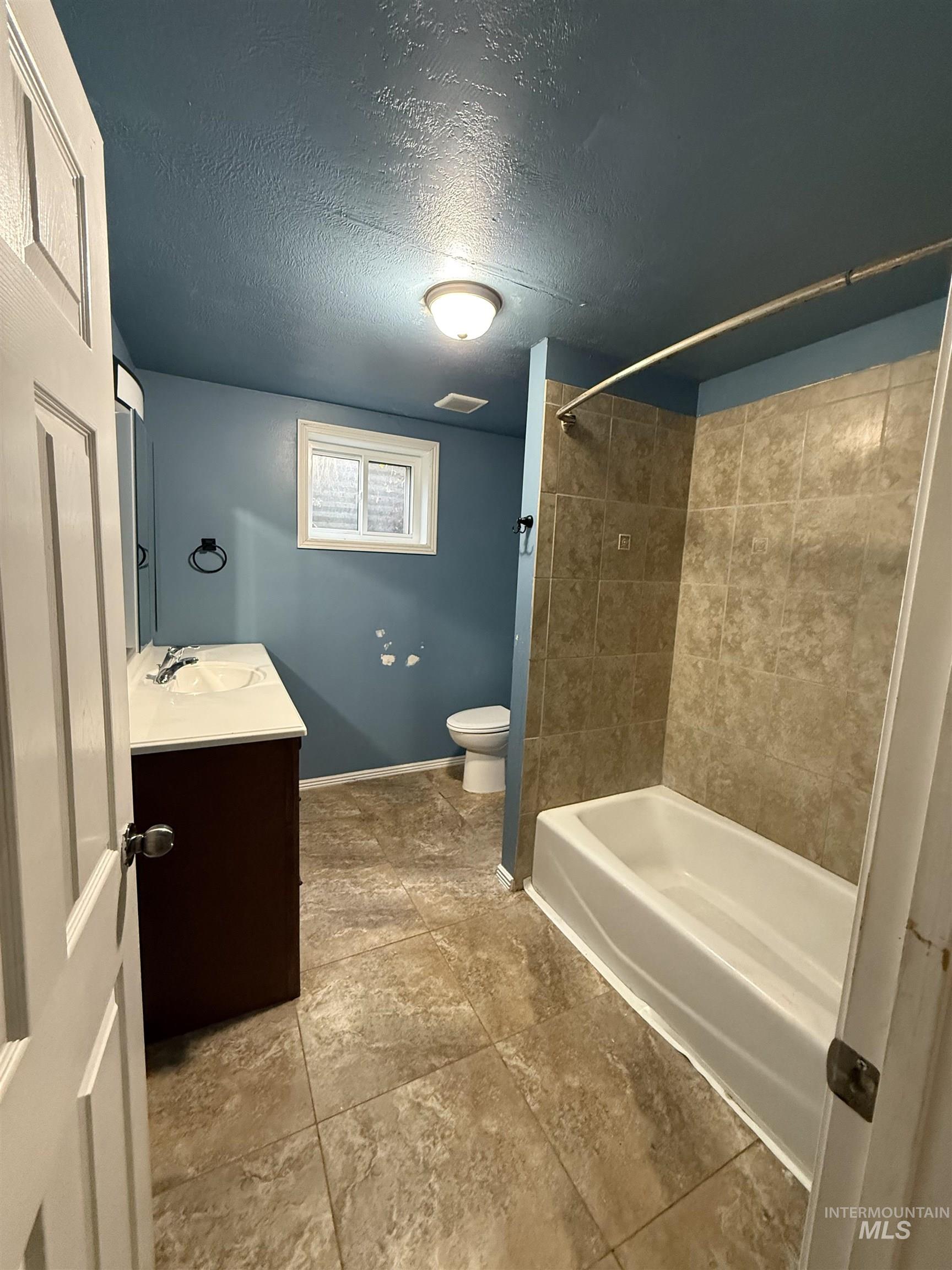 1904 NW 8th St, Meridian, Idaho 83646, 5 Bedrooms, 2 Bathrooms, Residential For Sale, Price $440,000,MLS 98992140