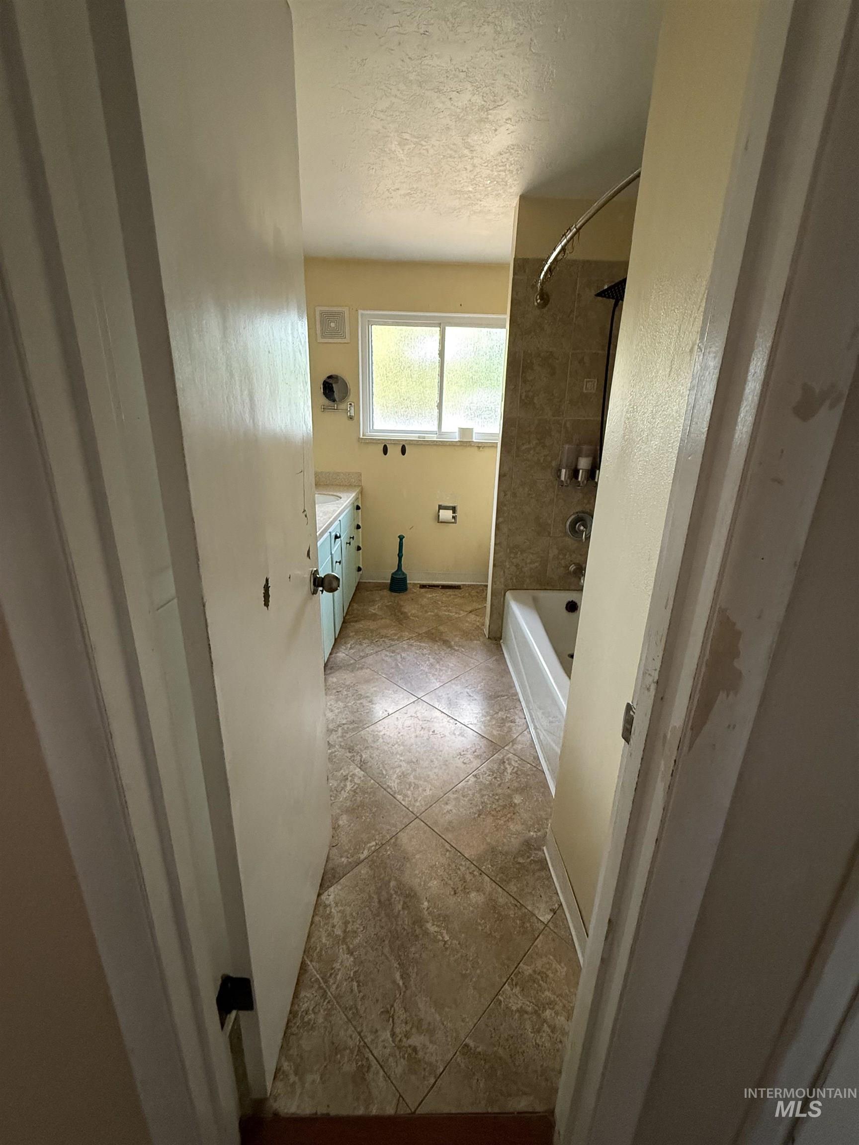1904 NW 8th St, Meridian, Idaho 83646, 5 Bedrooms, 2 Bathrooms, Residential For Sale, Price $440,000,MLS 98992140