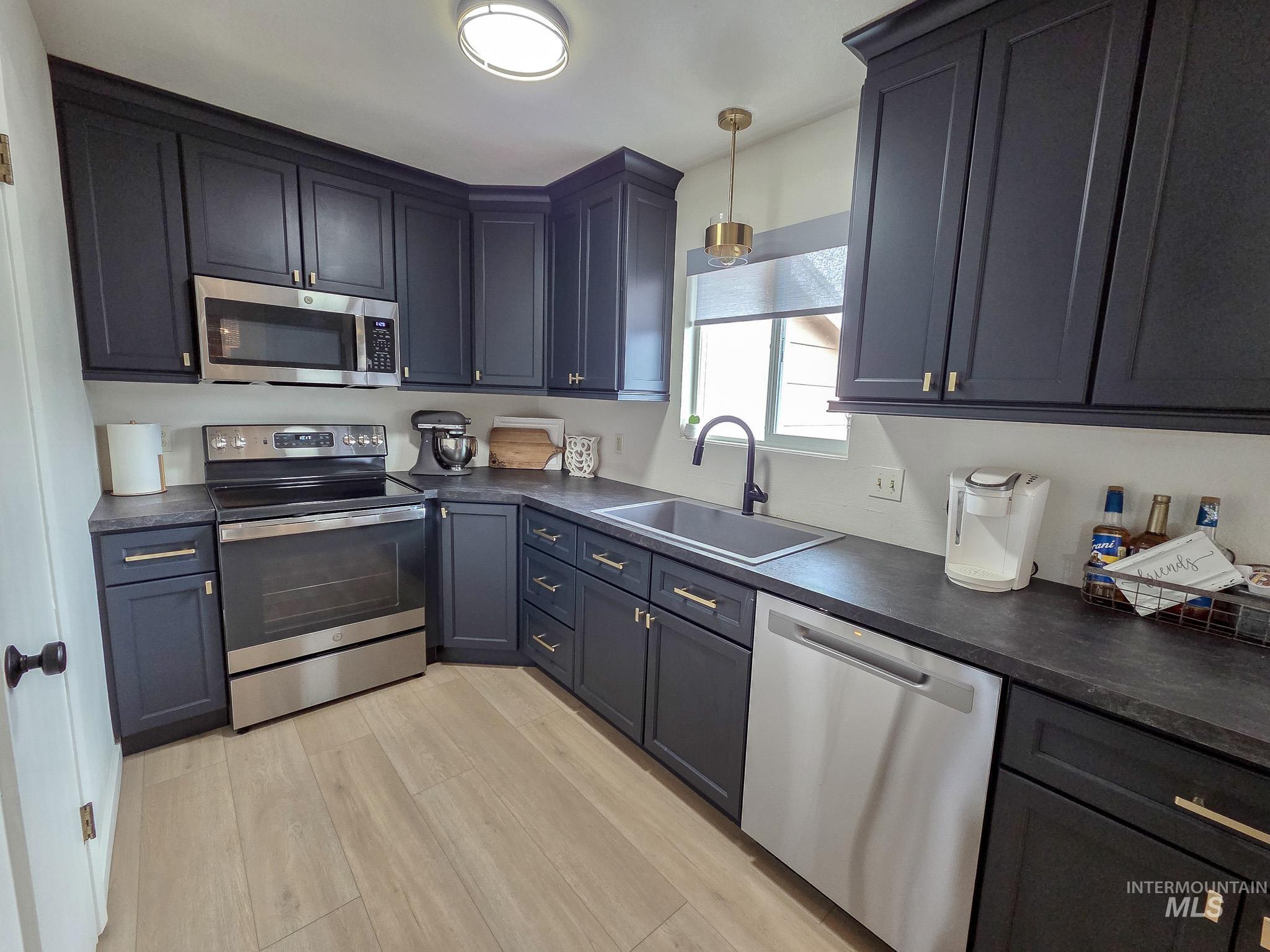 3129 8th Street C, Lewiston, Idaho 83501, 2 Bedrooms, 1.5 Bathrooms, Residential For Sale, Price $239,900,MLS 98992141