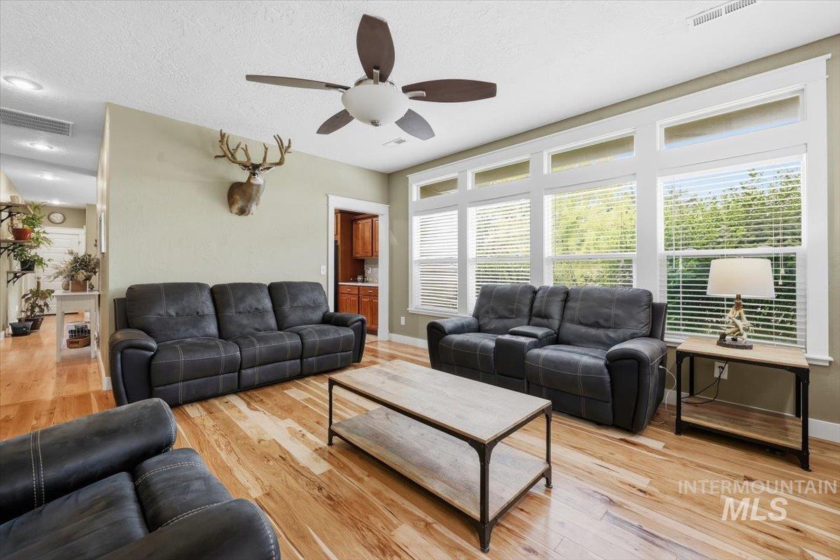 3524 Catalina Ave., Caldwell, Idaho 83605, 4 Bedrooms, 3 Bathrooms, Residential For Sale, Price $465,000,MLS 98992152