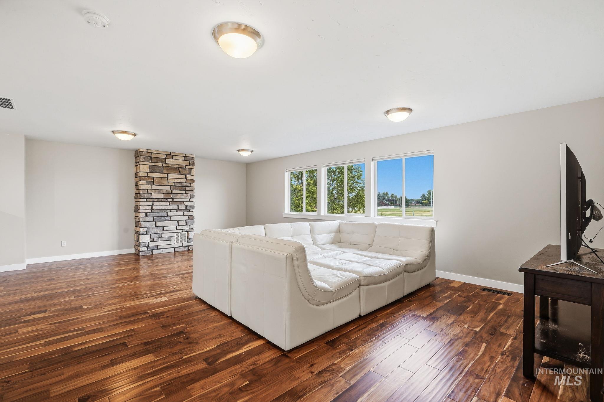 5120 N Diamond Creek Ave, Meridian, Idaho 83646, 5 Bedrooms, 3 Bathrooms, Residential For Sale, Price $769,900,MLS 98992162