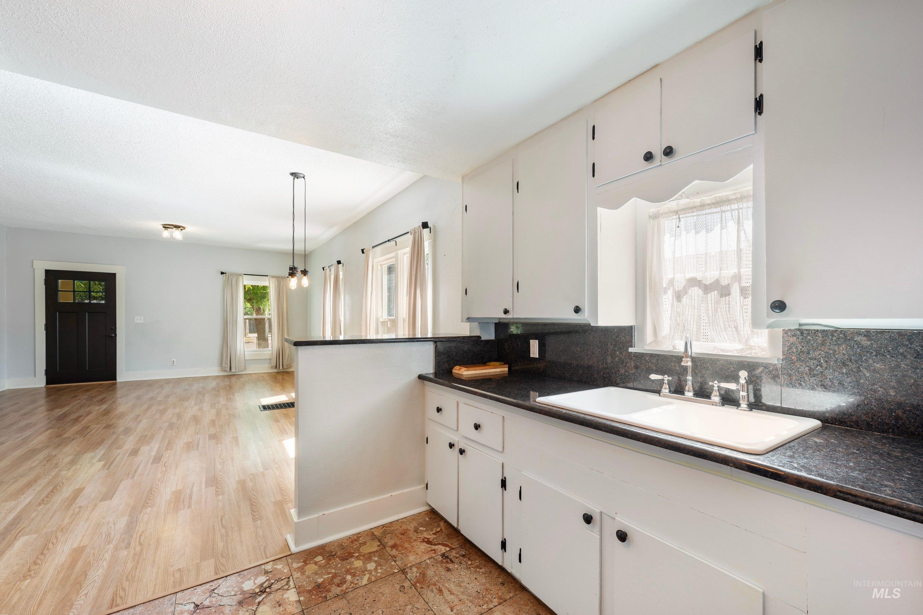 1805 3rd Street S, Nampa, Idaho 83651-8, 2 Bedrooms, 1 Bathroom, Residential For Sale, Price $299,900,MLS 98992169