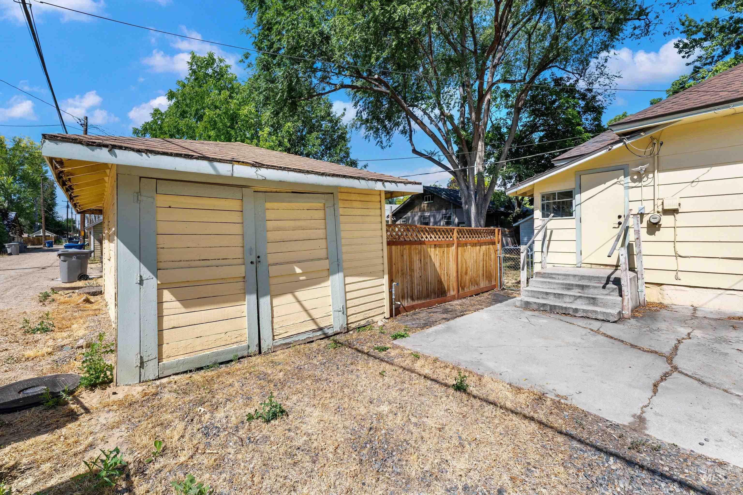 1805 3rd Street S, Nampa, Idaho 83651-8, 2 Bedrooms, 1 Bathroom, Residential For Sale, Price $299,900,MLS 98992169