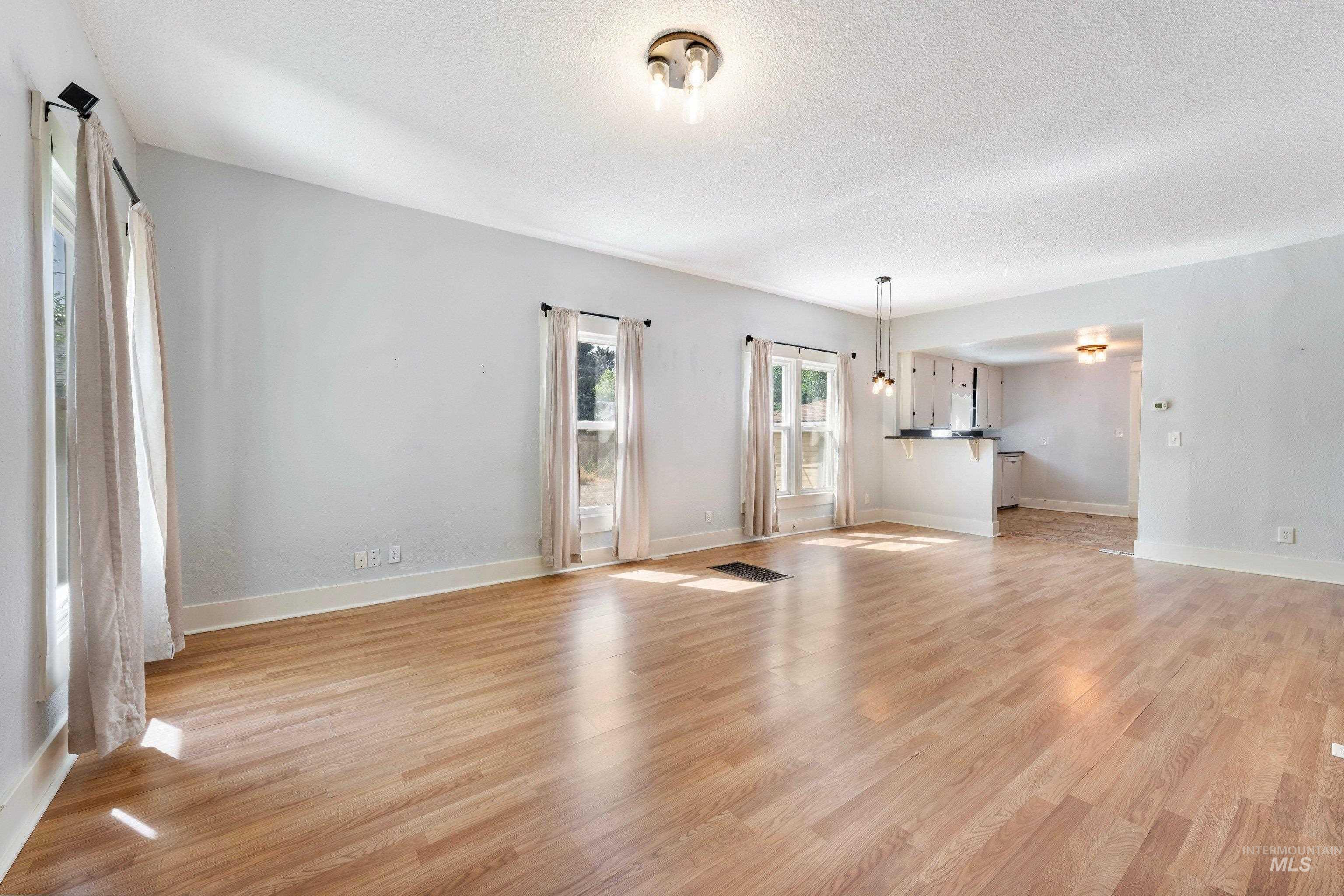 1805 3rd Street S, Nampa, Idaho 83651-8, 2 Bedrooms, 1 Bathroom, Residential For Sale, Price $299,900,MLS 98992169