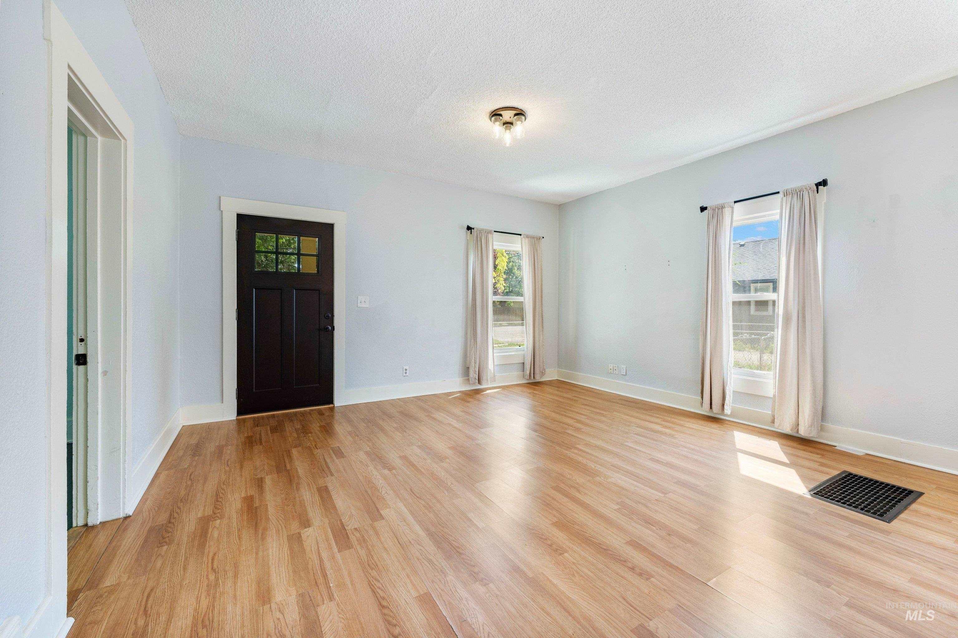 1805 3rd Street S, Nampa, Idaho 83651-8, 2 Bedrooms, 1 Bathroom, Residential For Sale, Price $299,900,MLS 98992169