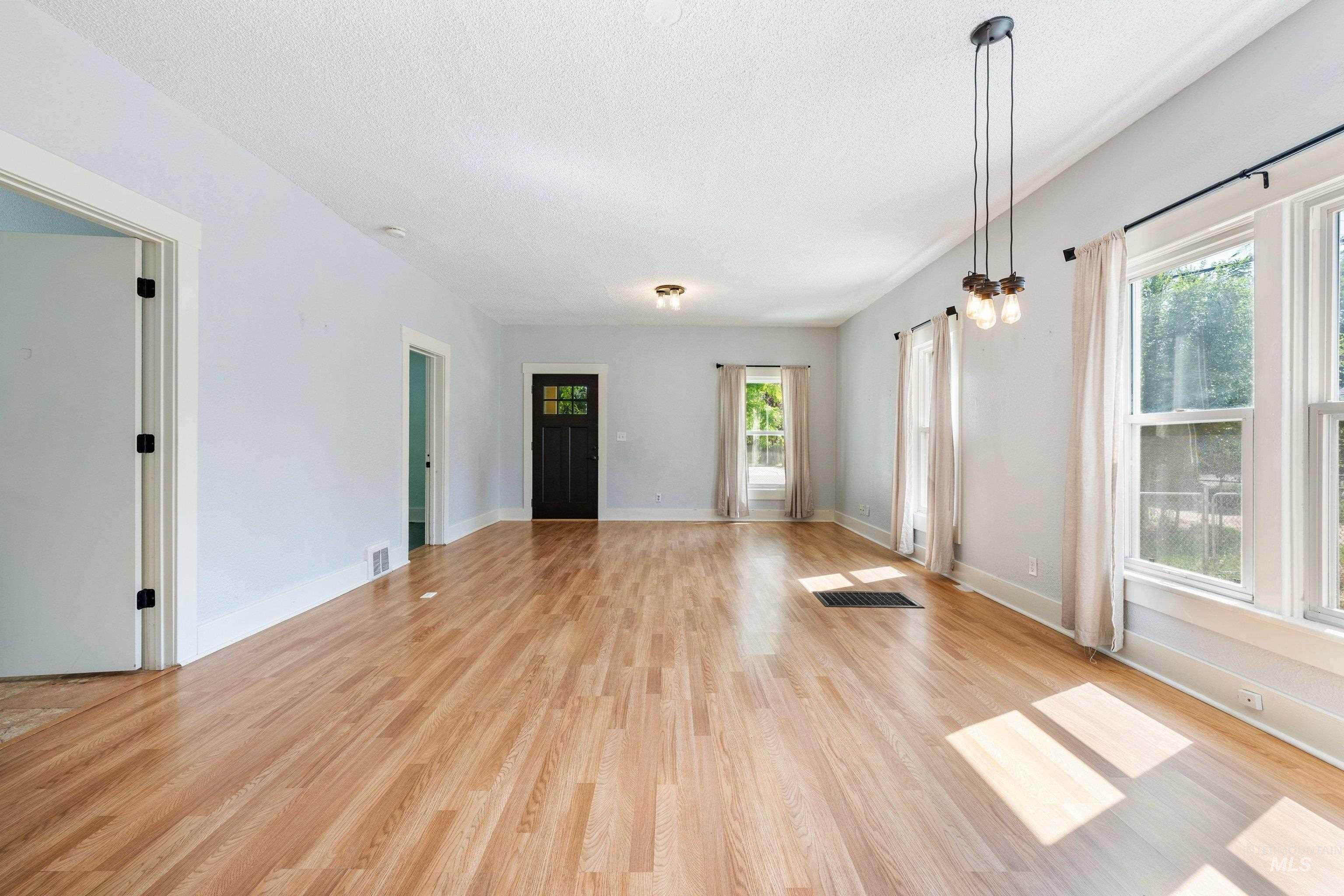 1805 3rd Street S, Nampa, Idaho 83651-8, 2 Bedrooms, 1 Bathroom, Residential For Sale, Price $299,900,MLS 98992169