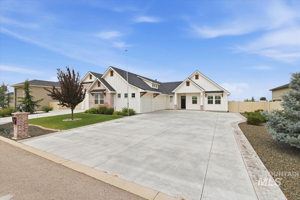 723 S Bristol Ln, Nampa, Idaho 83687, 3 Bedrooms, 2.5 Bathrooms, Residential For Sale, Price $900,000,MLS 98992170