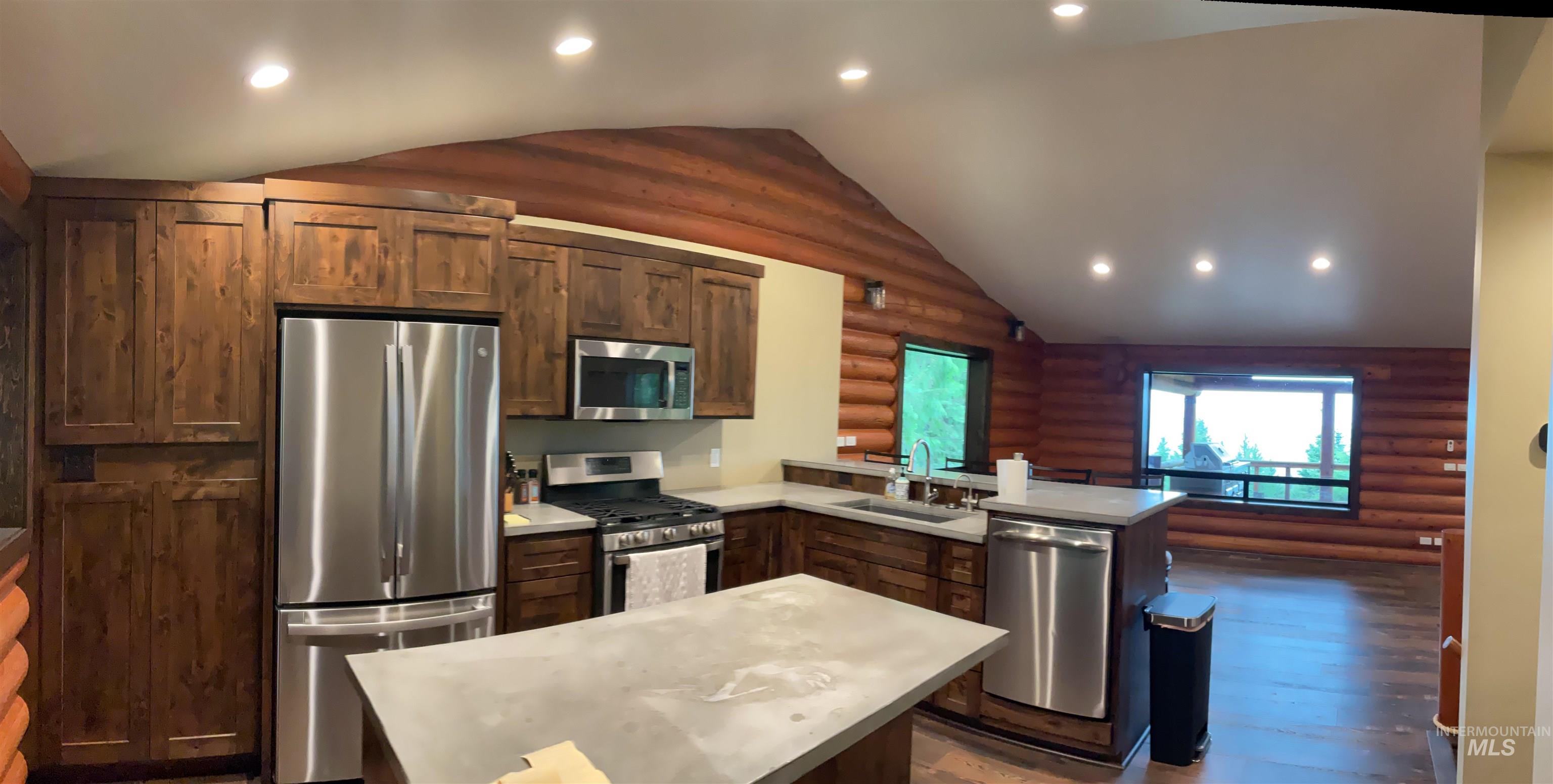 6125 Freeman Creek Rd, Lenore, Idaho 83541, 3 Bedrooms, 2.5 Bathrooms, Residential For Sale, Price $739,000,MLS 98992171