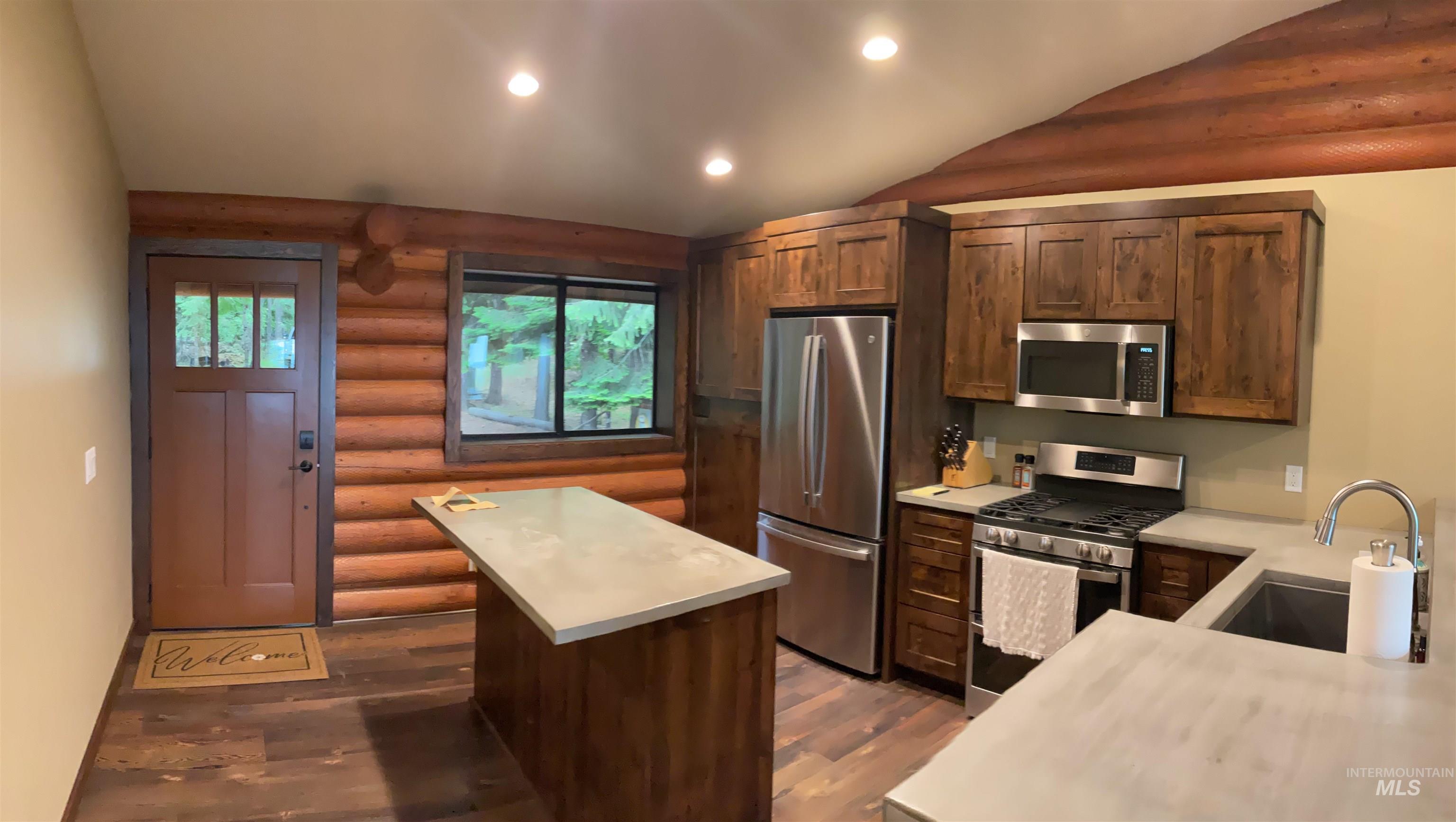 6125 Freeman Creek Rd, Lenore, Idaho 83541, 3 Bedrooms, 2.5 Bathrooms, Residential For Sale, Price $739,000,MLS 98992171