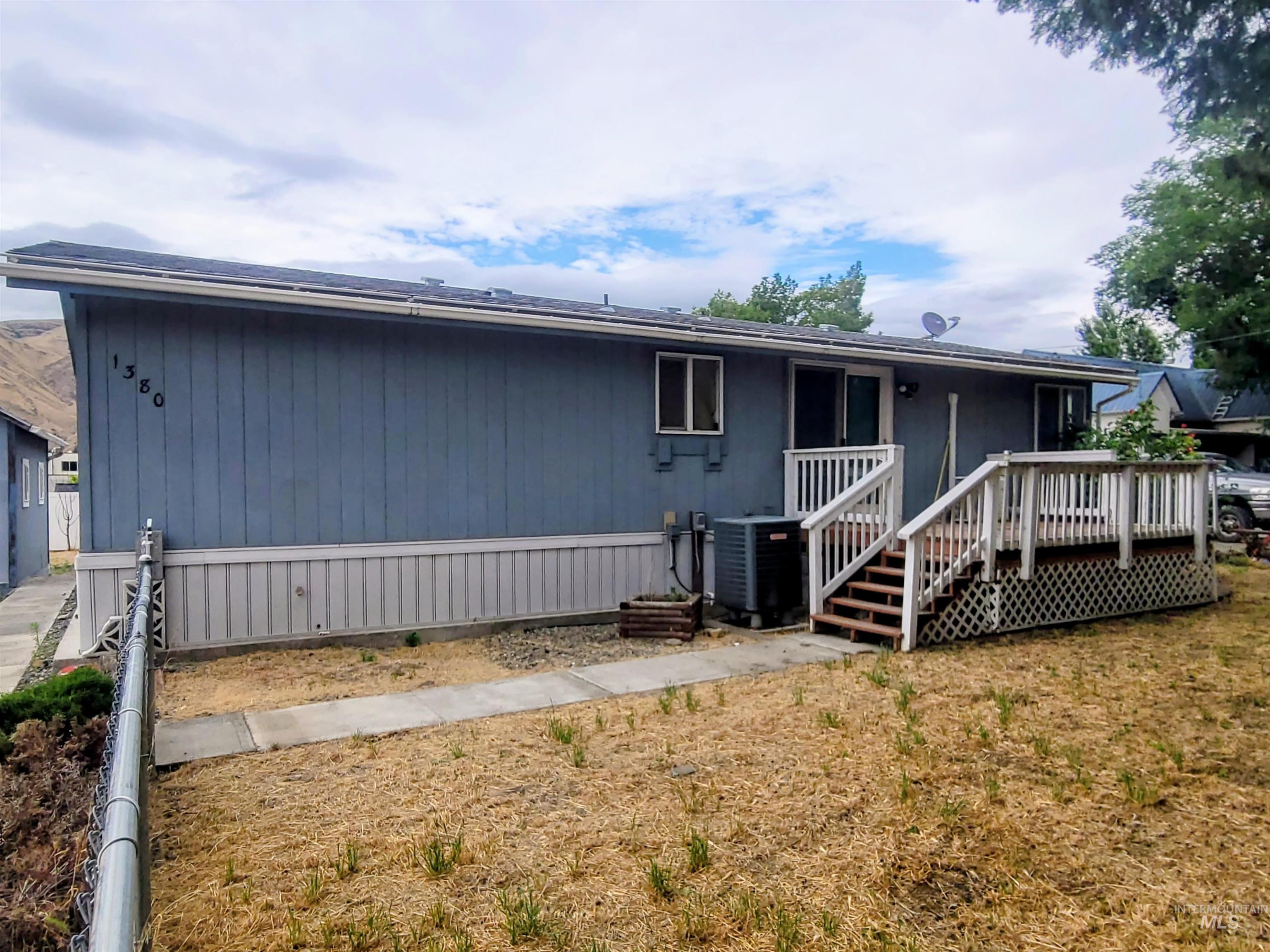 1380 Poplar St., Clarkston, Washington 99403, 3 Bedrooms, 2 Bathrooms, Residential For Sale, Price $297,000,MLS 98992193
