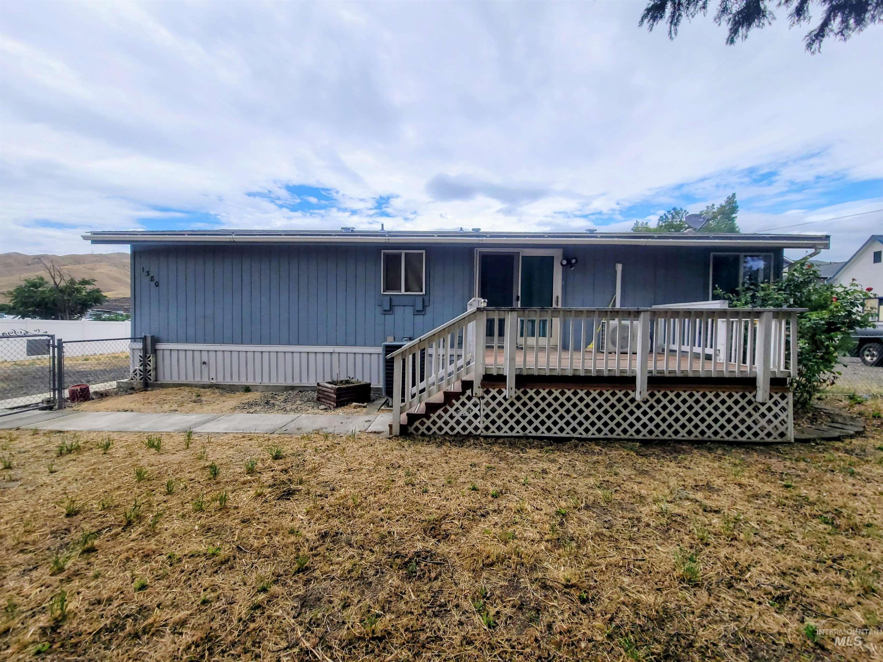 1380 Poplar St., Clarkston, Washington 99403, 3 Bedrooms, 2 Bathrooms, Residential For Sale, Price $297,000,MLS 98992193