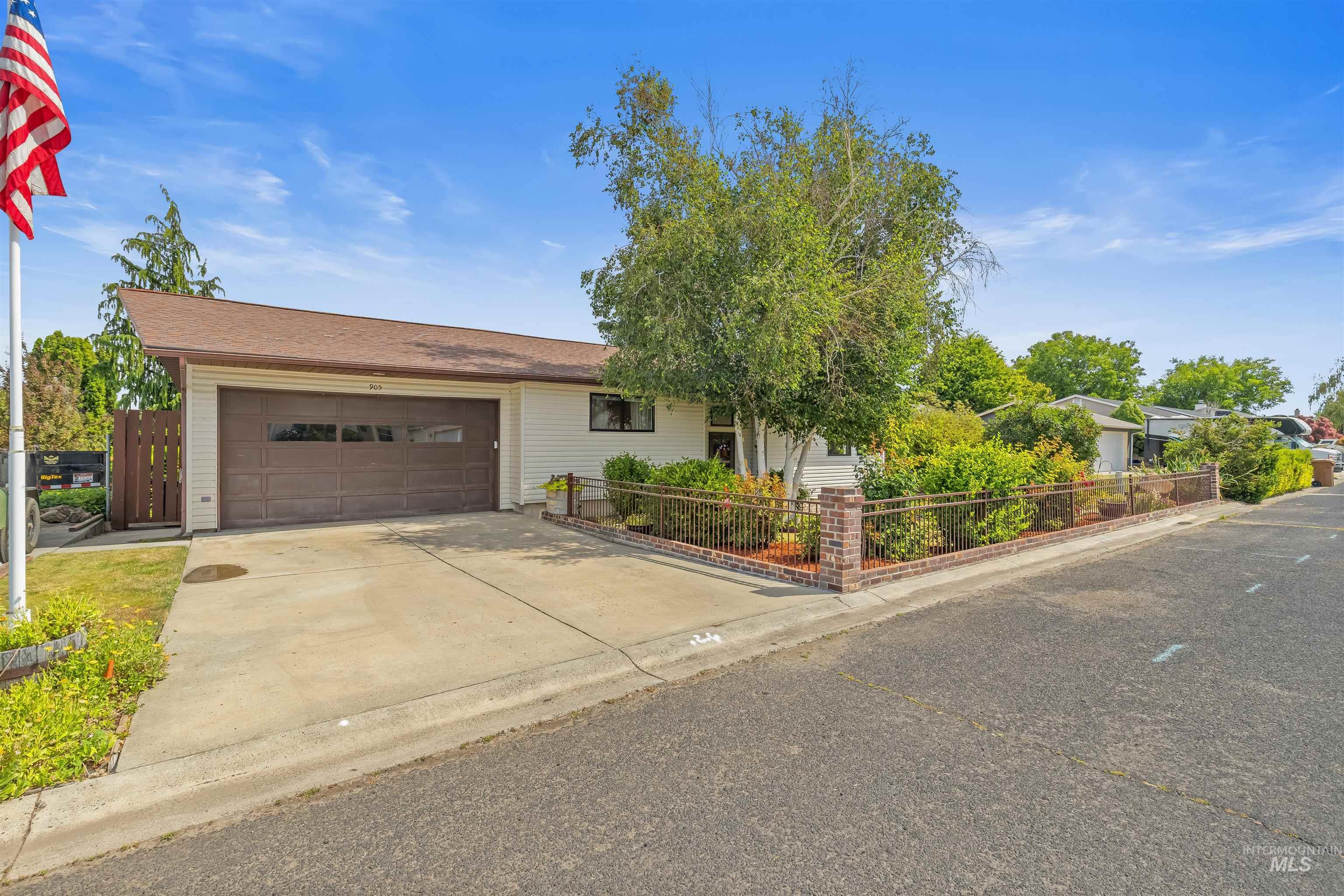 905 Stewart Ave, Lewiston, Idaho 83501, 5 Bedrooms, 2 Bathrooms, Residential For Sale, Price $550,000, 98992200