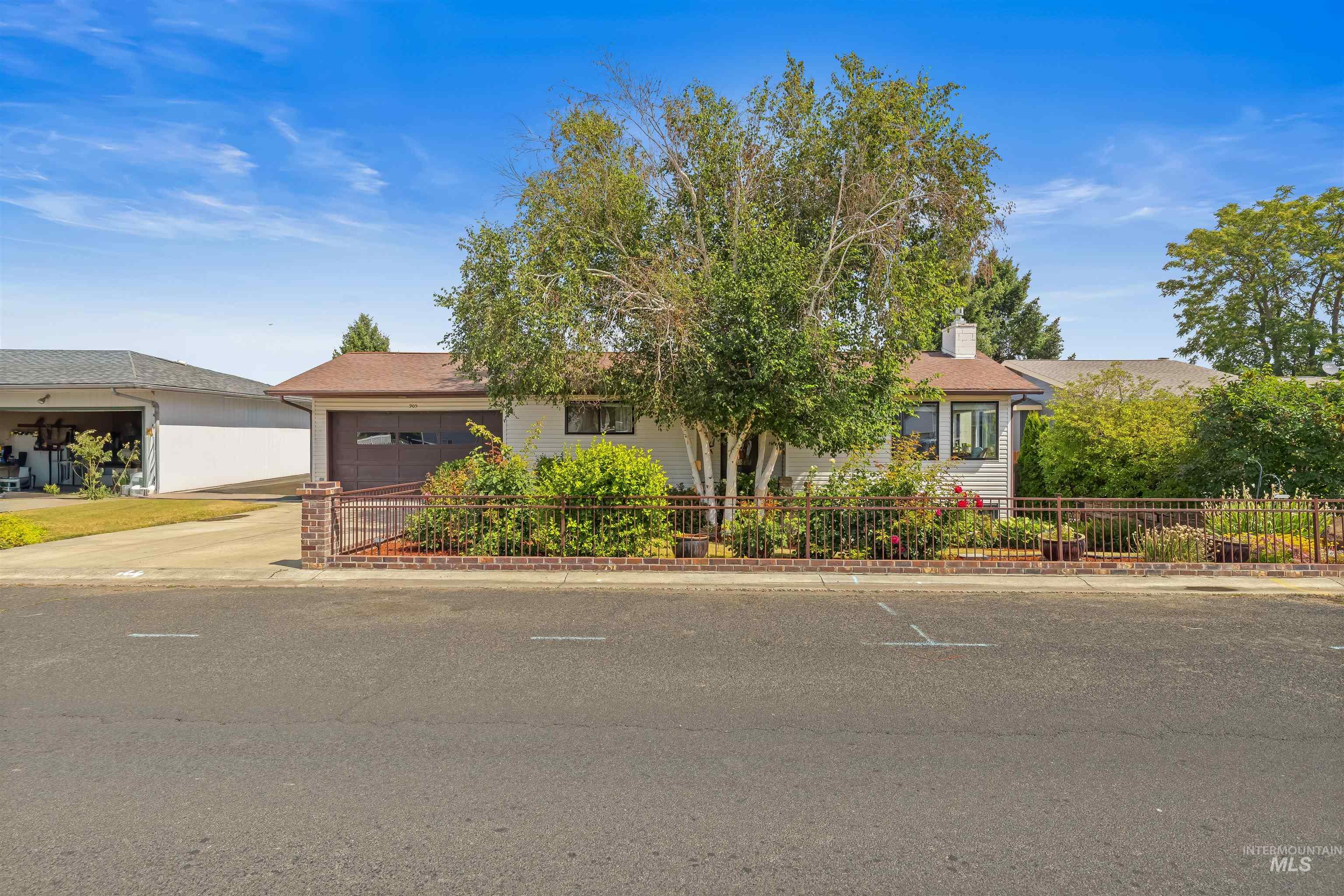 905 Stewart Ave, Lewiston, Idaho 83501, 5 Bedrooms, 2 Bathrooms, Residential For Sale, Price $550,000, 98992200