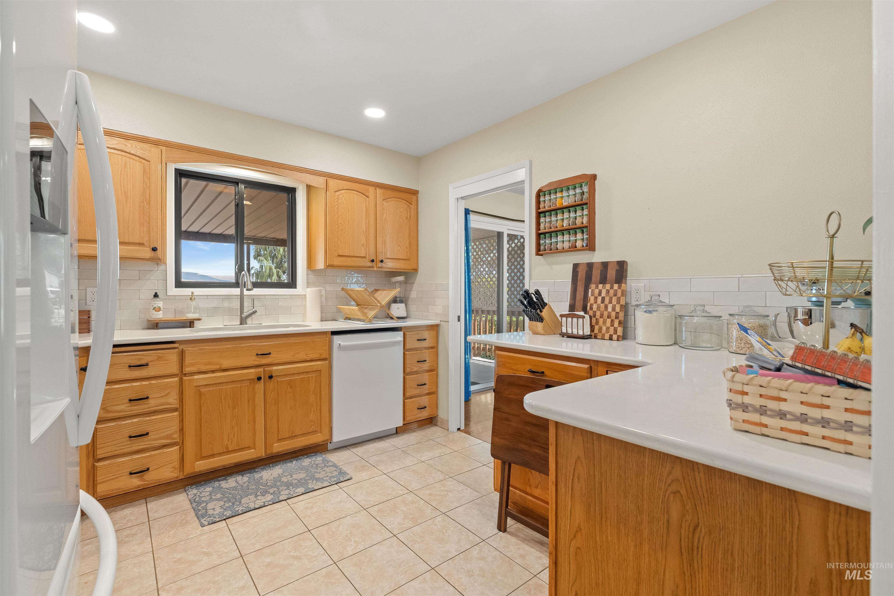 905 Stewart Ave, Lewiston, Idaho 83501, 5 Bedrooms, 2 Bathrooms, Residential For Sale, Price $550,000, 98992200