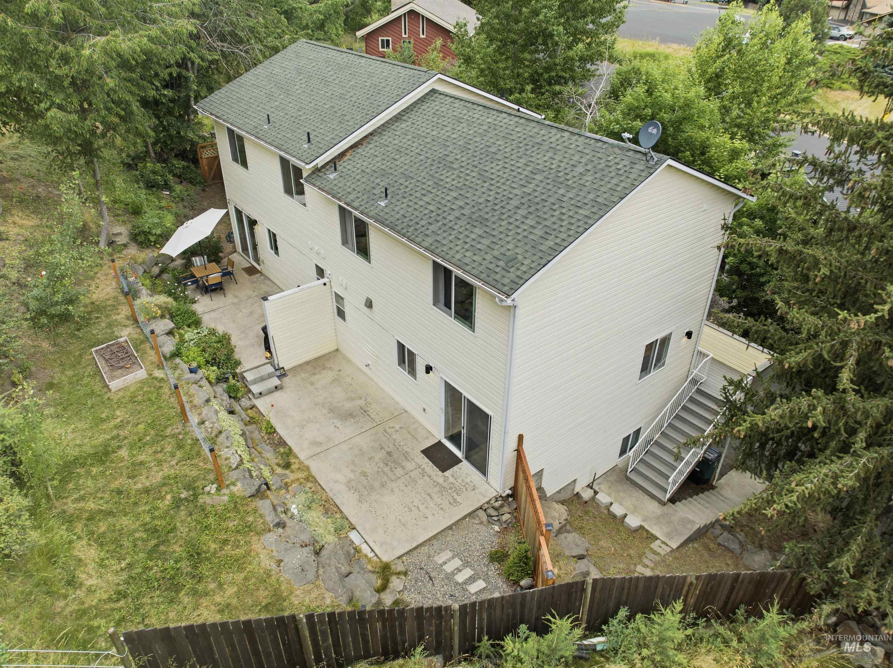 525 Northwood, Moscow, Idaho 83843, 3 Bedrooms, 1.5 Bathrooms, Residential Income For Sale, Price $559,000,MLS 98992201