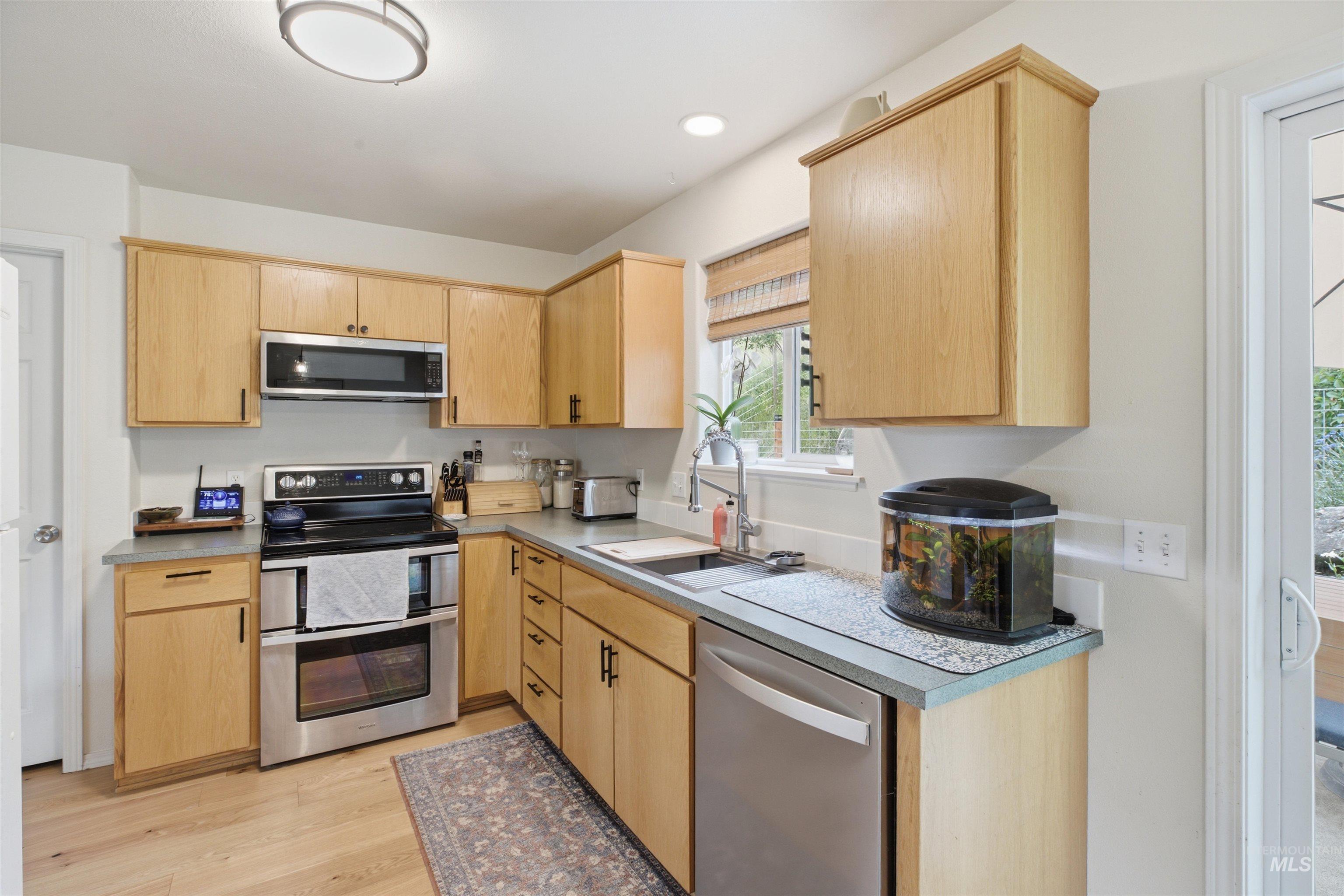 525 Northwood, Moscow, Idaho 83843, 3 Bedrooms, 1.5 Bathrooms, Residential Income For Sale, Price $559,000,MLS 98992201