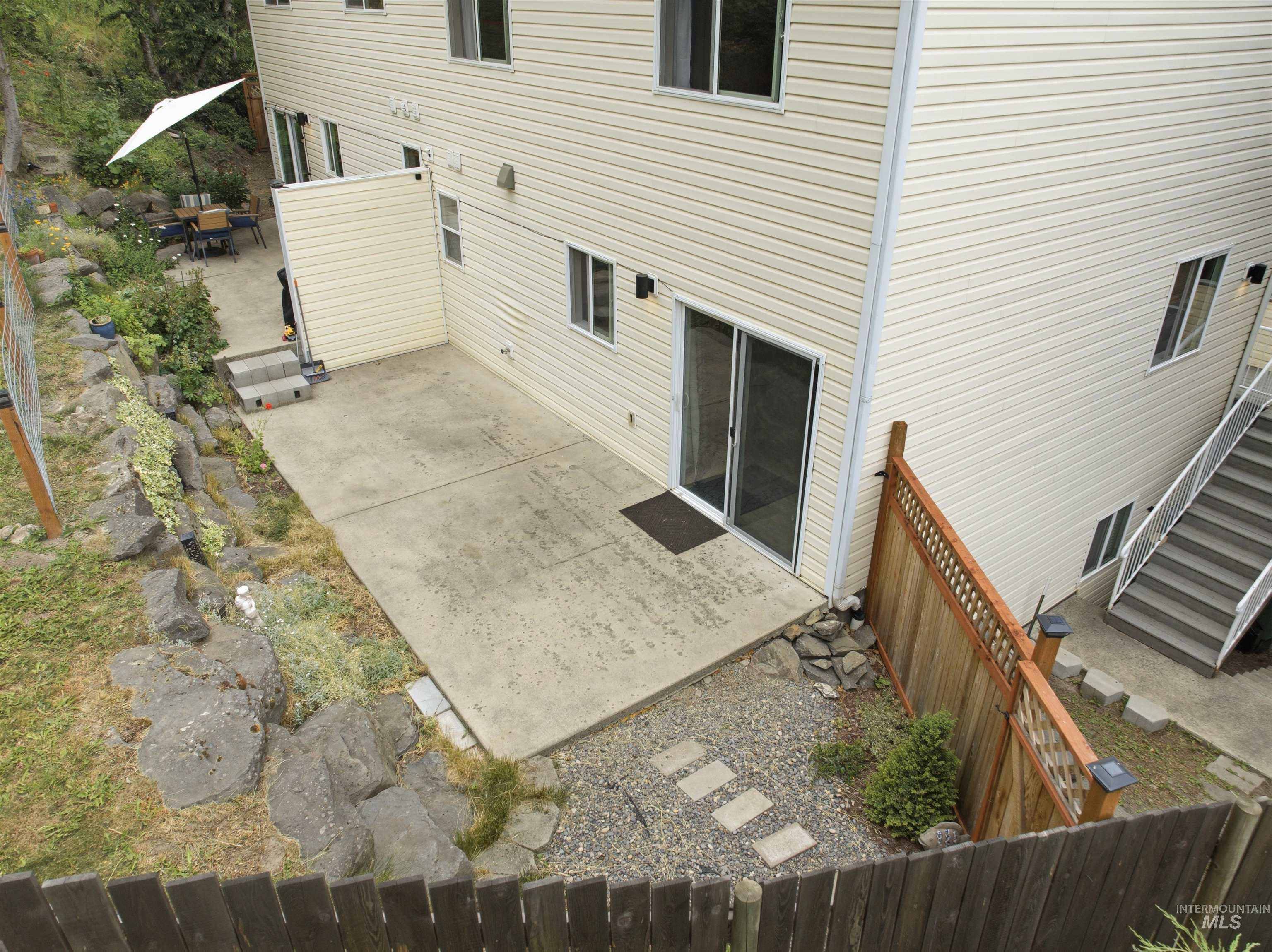 525 Northwood, Moscow, Idaho 83843, 3 Bedrooms, 1.5 Bathrooms, Residential Income For Sale, Price $559,000,MLS 98992201