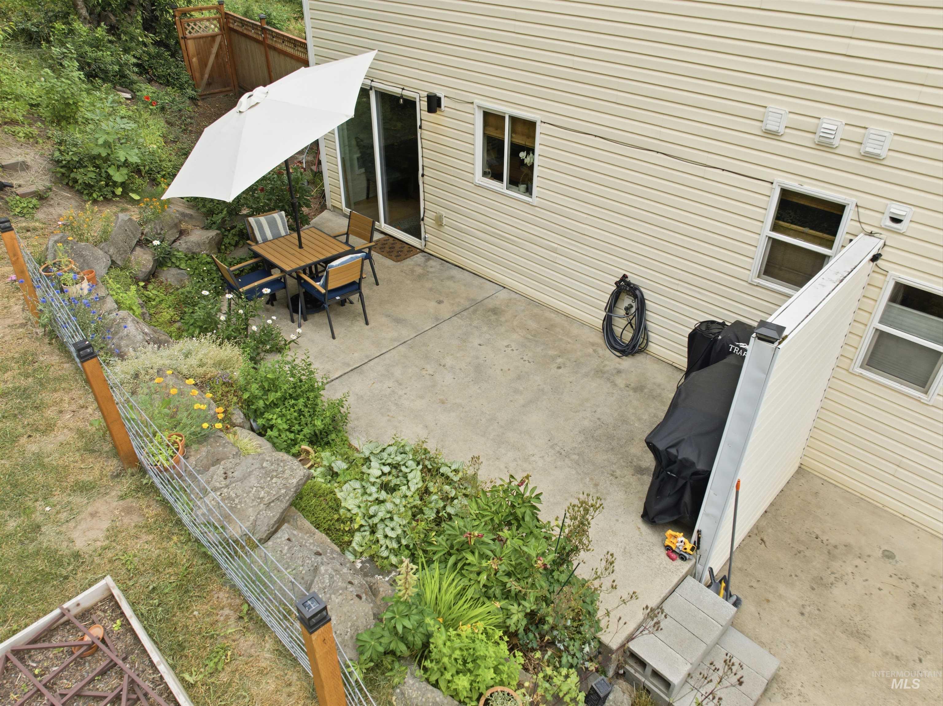 525 Northwood, Moscow, Idaho 83843, 3 Bedrooms, 1.5 Bathrooms, Residential Income For Sale, Price $559,000,MLS 98992201
