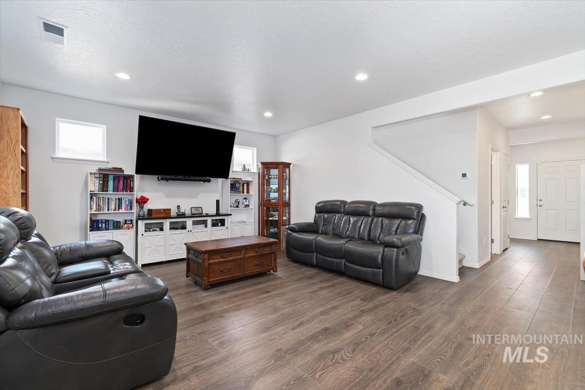 4718 Great Falls Ave, Caldwell, Idaho 83607, 5 Bedrooms, 3 Bathrooms, Residential For Sale, Price $470,000, 98992213