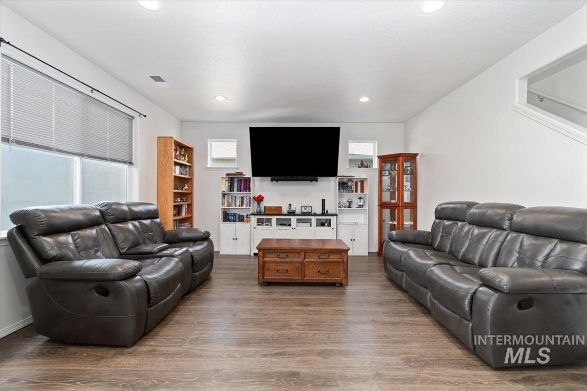 4718 Great Falls Ave, Caldwell, Idaho 83607, 5 Bedrooms, 3 Bathrooms, Residential For Sale, Price $470,000, 98992213
