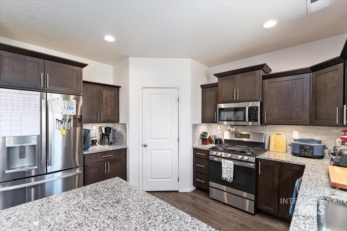 4718 Great Falls Ave, Caldwell, Idaho 83607, 5 Bedrooms, 3 Bathrooms, Residential For Sale, Price $470,000, 98992213