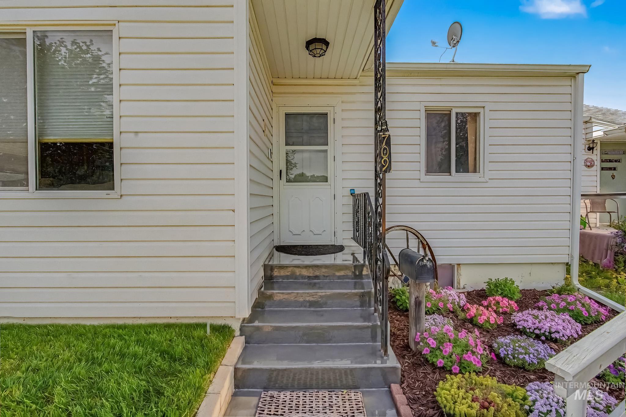 709 9th St. S, Nampa, Idaho 83651, 3 Bedrooms, 2 Bathrooms, Residential For Sale, Price $399,900, 98992215