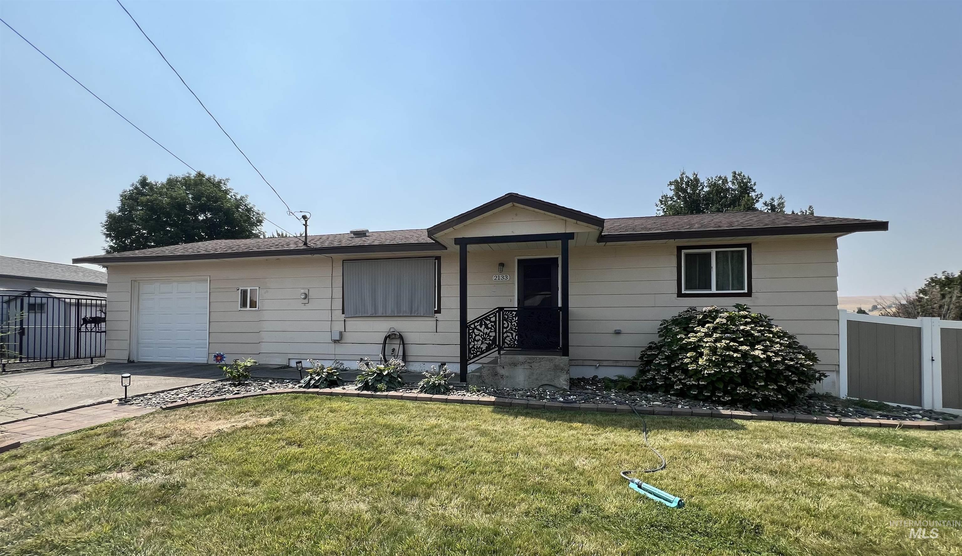 2133 10th Ave., Clarkston, Washington 99403, 4 Bedrooms, 2 Bathrooms, Residential For Sale, Price $389,900,MLS 98992216