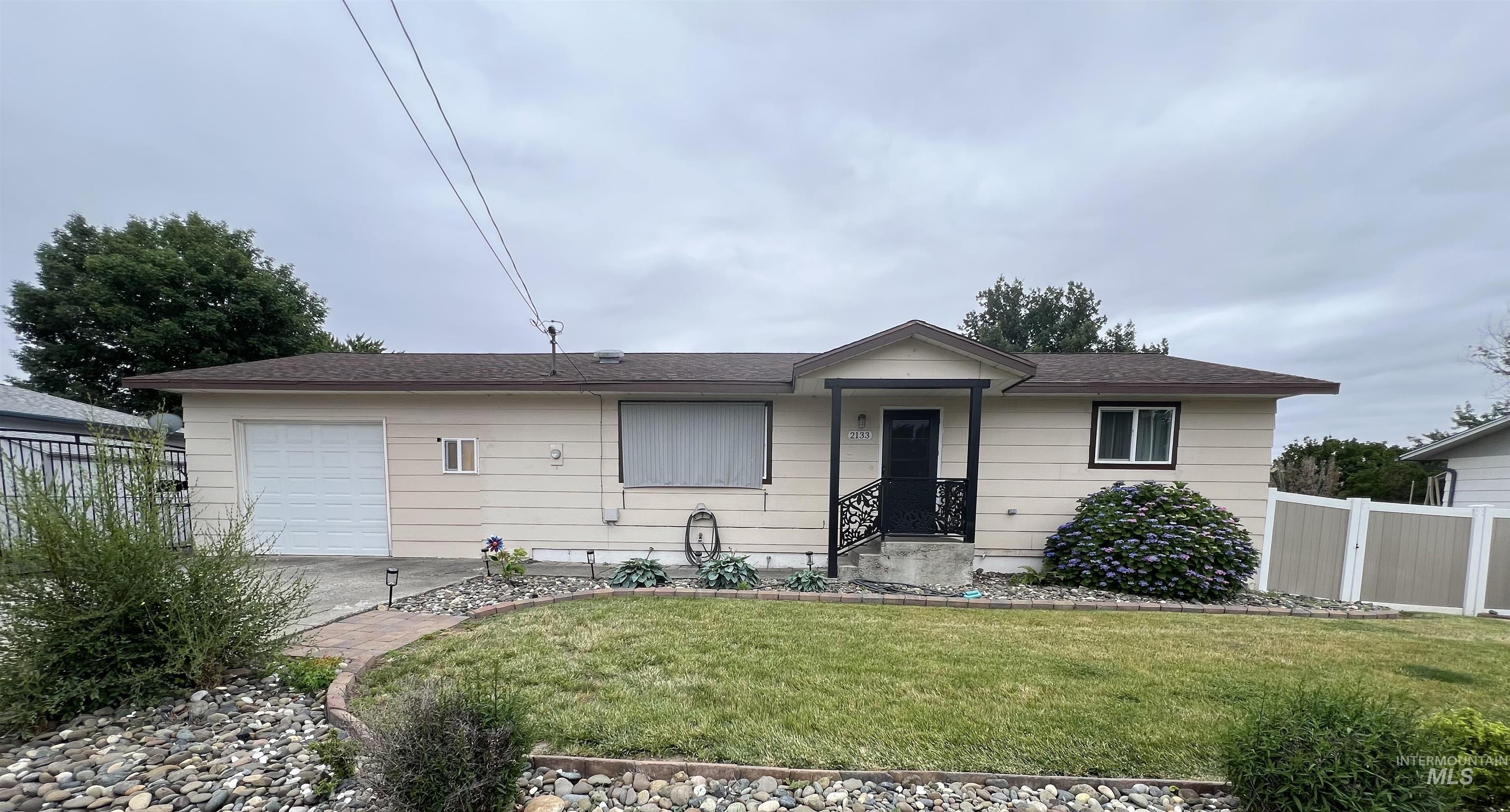 2133 10th Ave., Clarkston, Washington 99403, 4 Bedrooms, 2 Bathrooms, Residential For Sale, Price $400,000, 98992216
