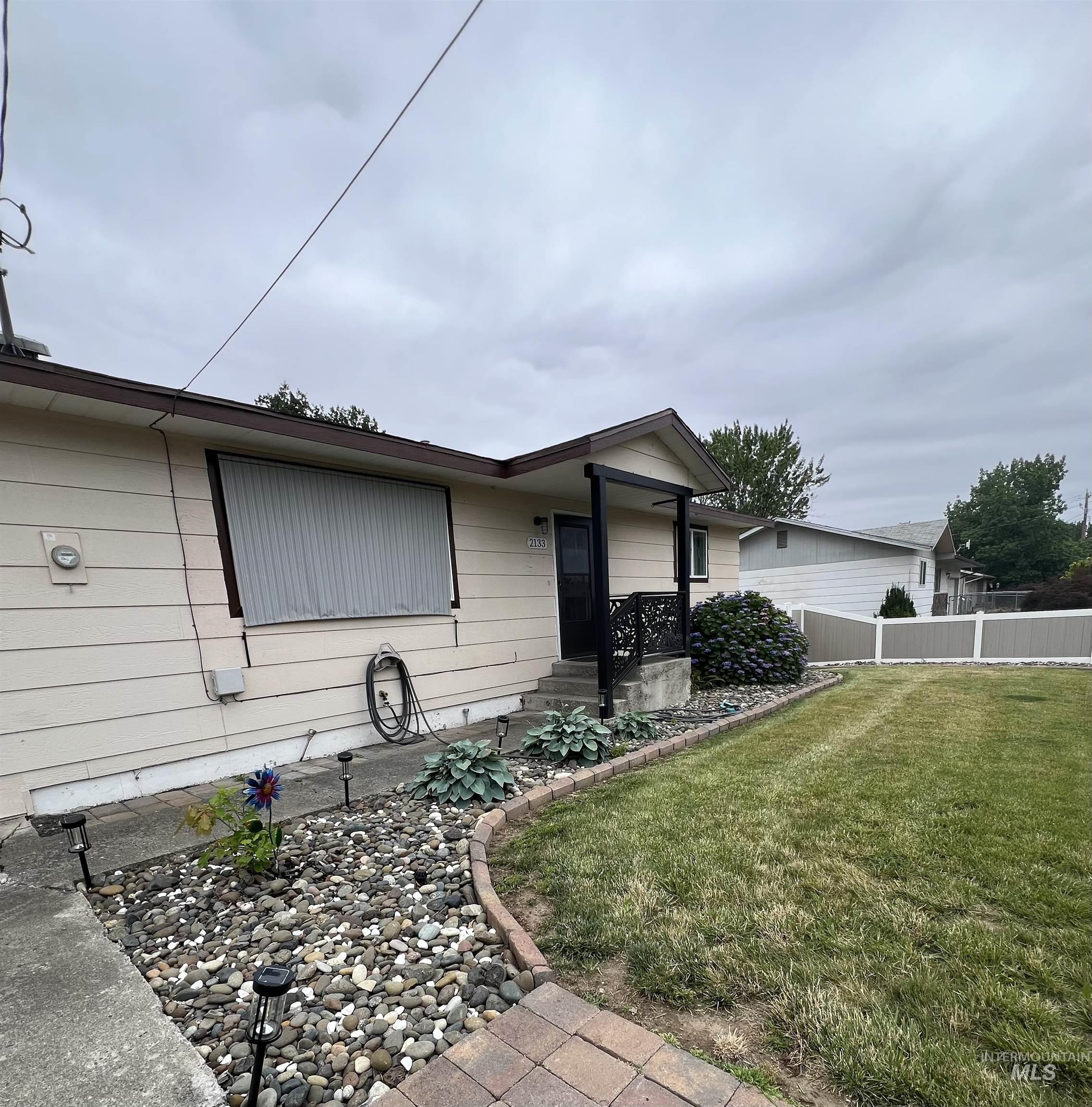 2133 10th Ave., Clarkston, Washington 99403, 4 Bedrooms, 2 Bathrooms, Residential For Sale, Price $400,000, 98992216