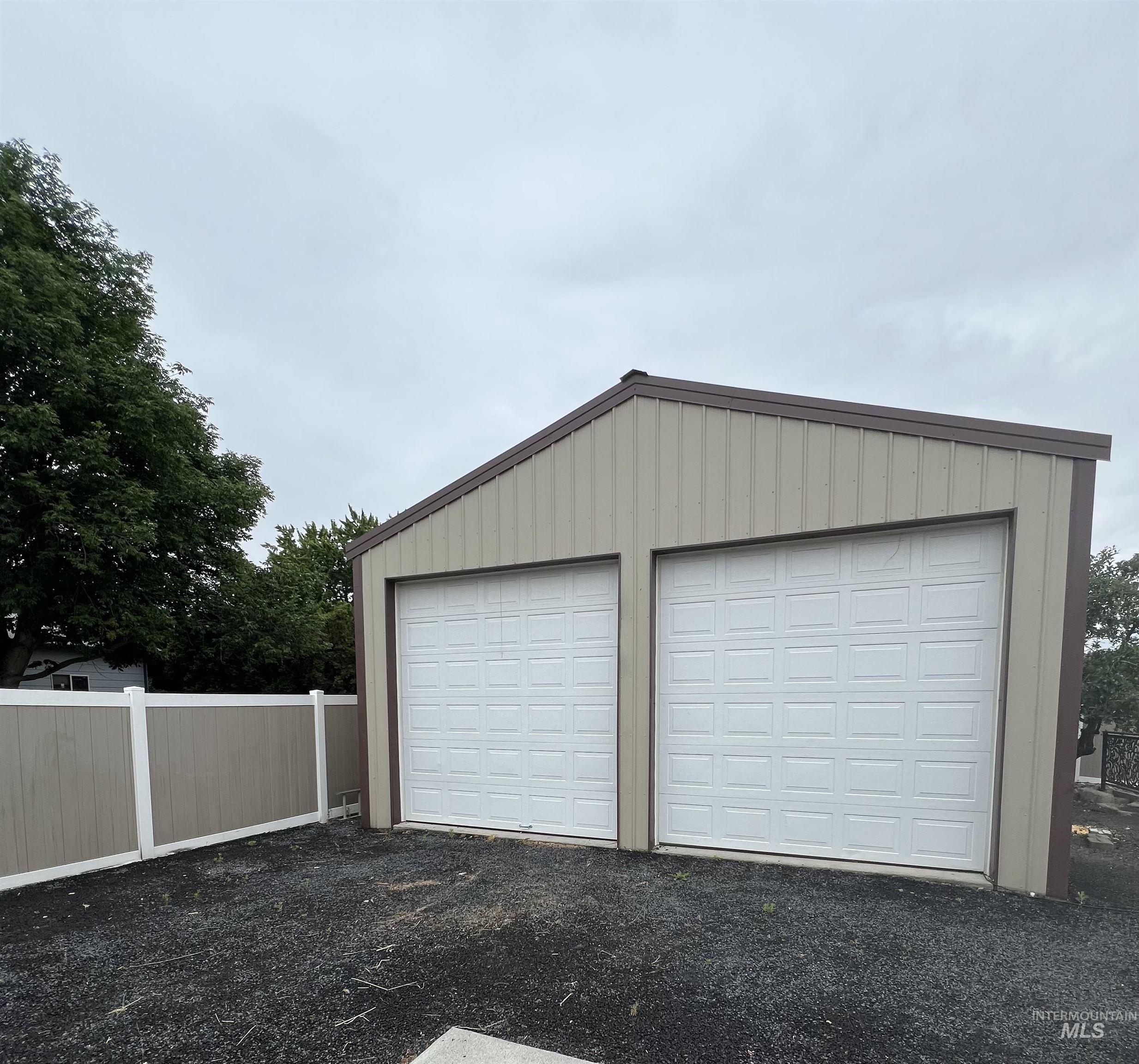 2133 10th Ave., Clarkston, Washington 99403, 4 Bedrooms, 2 Bathrooms, Residential For Sale, Price $400,000, 98992216