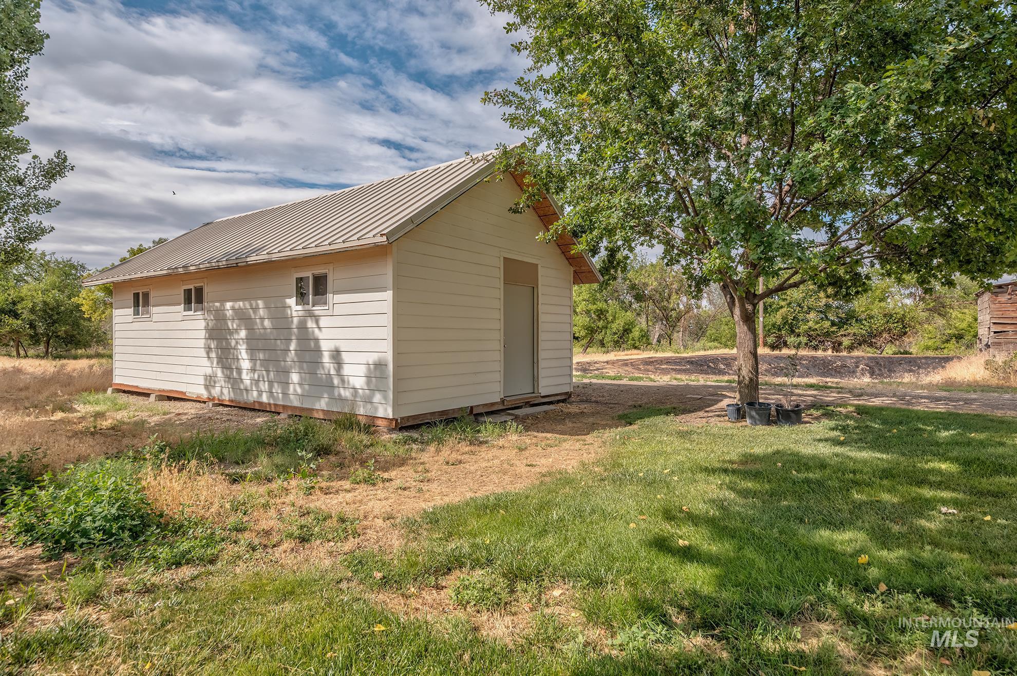 3881 E Island Rd, Ontario, Oregon 97914, 4 Bedrooms, 2.5 Bathrooms, Farm & Ranch For Sale, Price $1,100,000, 98992218