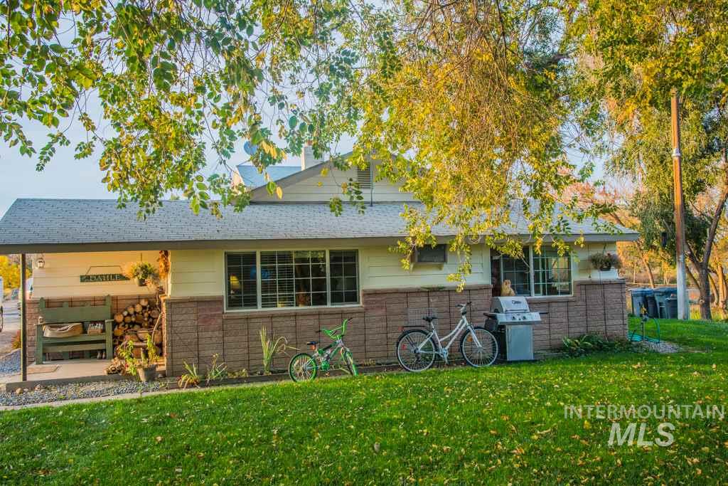 3881 E Island Rd, Ontario, Oregon 97914, 4 Bedrooms, 2.5 Bathrooms, Farm & Ranch For Sale, Price $1,100,000, 98992218