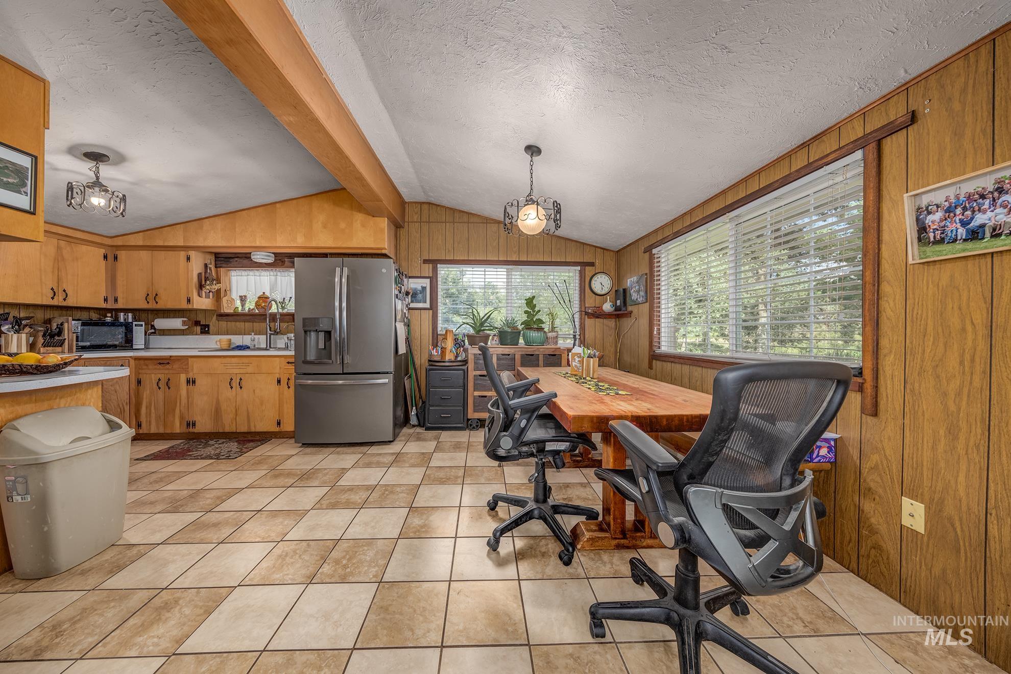 3881 E Island Rd, Ontario, Oregon 97914, 4 Bedrooms, 2.5 Bathrooms, Farm & Ranch For Sale, Price $1,100,000, 98992218