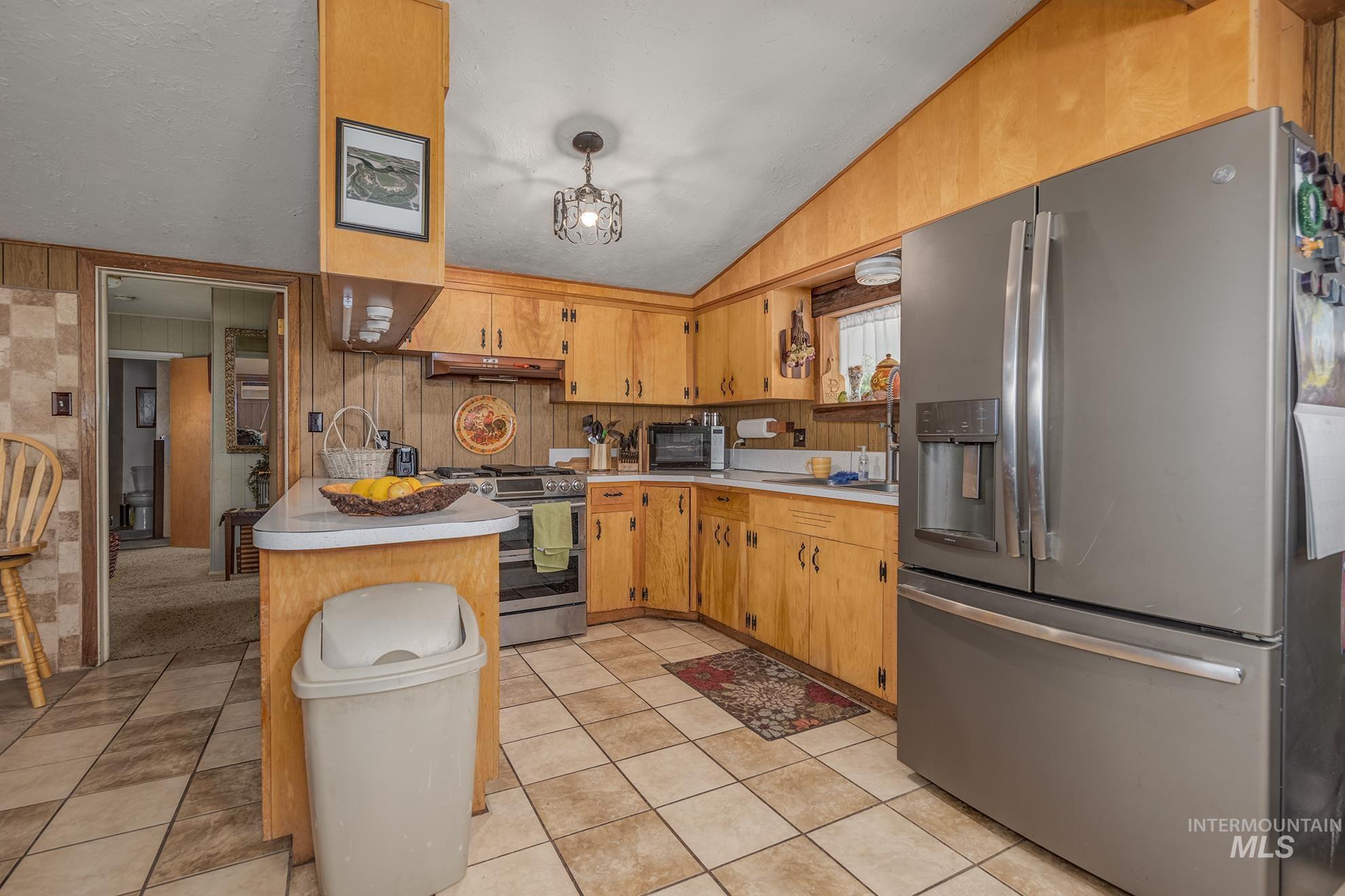 3881 E Island Rd, Ontario, Oregon 97914, 4 Bedrooms, 2.5 Bathrooms, Farm & Ranch For Sale, Price $1,100,000, 98992218