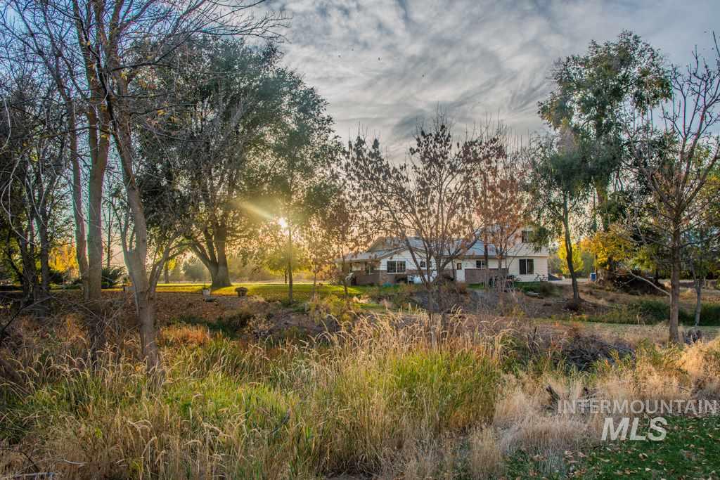 3881 E Island Rd, Ontario, Oregon 97914, 4 Bedrooms, 2.5 Bathrooms, Farm & Ranch For Sale, Price $1,100,000, 98992218