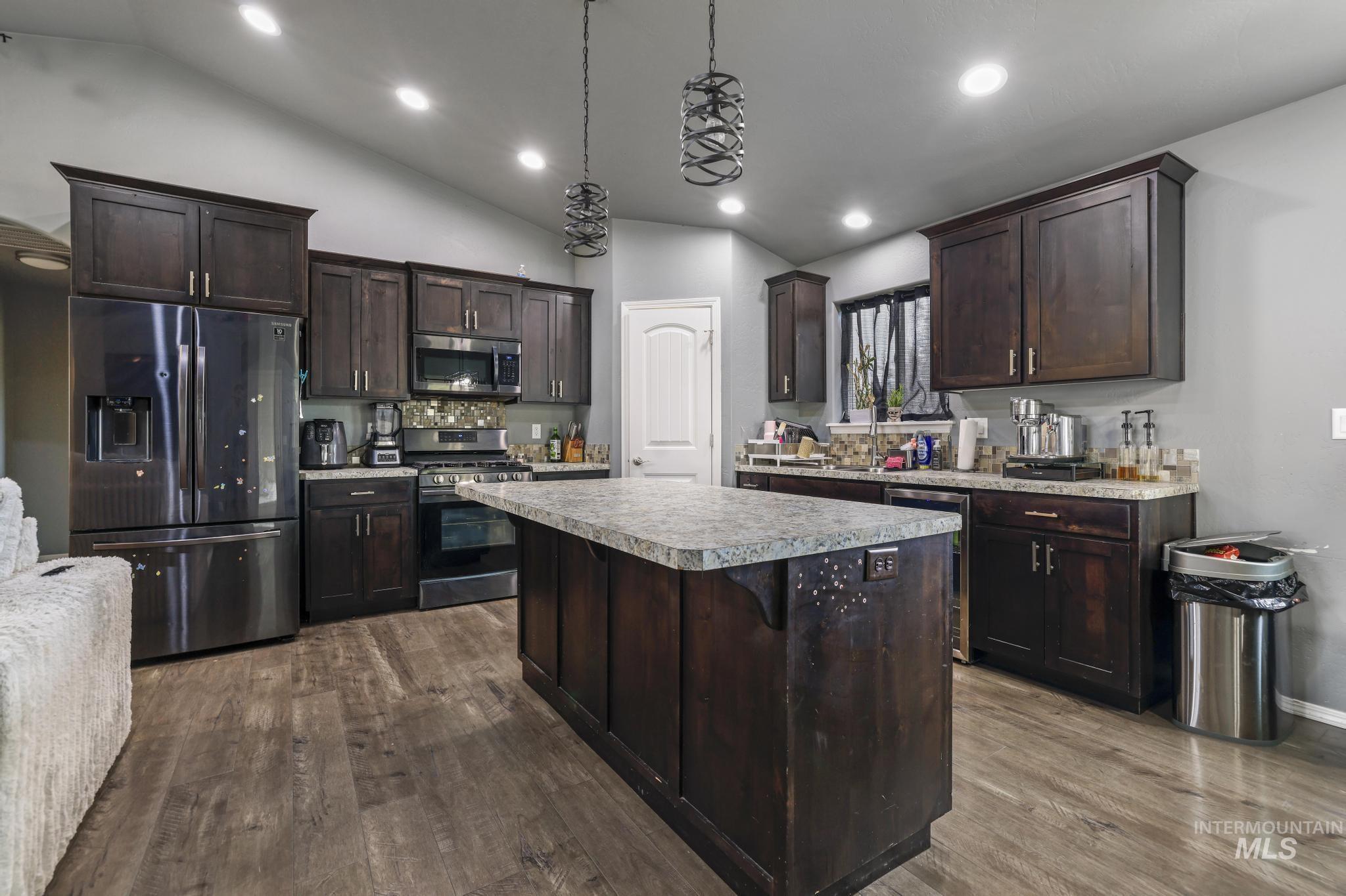 101 River View Drive, Shoshone, Idaho 83352, 3 Bedrooms, 2 Bathrooms, Residential For Sale, Price $375,000, 98992236