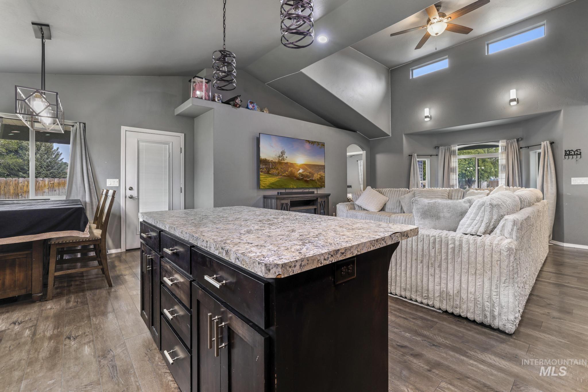 101 River View Drive, Shoshone, Idaho 83352, 3 Bedrooms, 2 Bathrooms, Residential For Sale, Price $375,000, 98992236