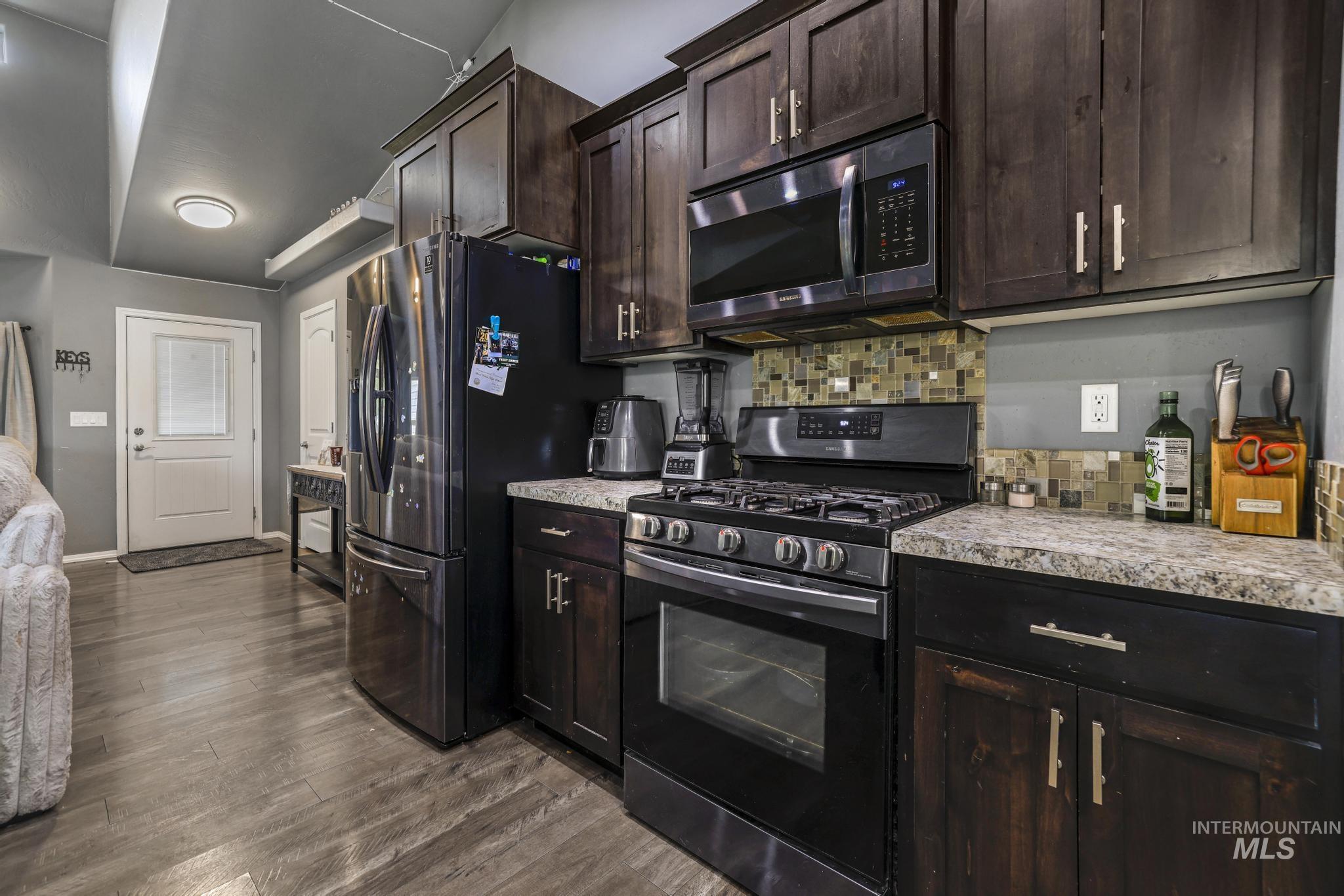 101 River View Drive, Shoshone, Idaho 83352, 3 Bedrooms, 2 Bathrooms, Residential For Sale, Price $375,000, 98992236