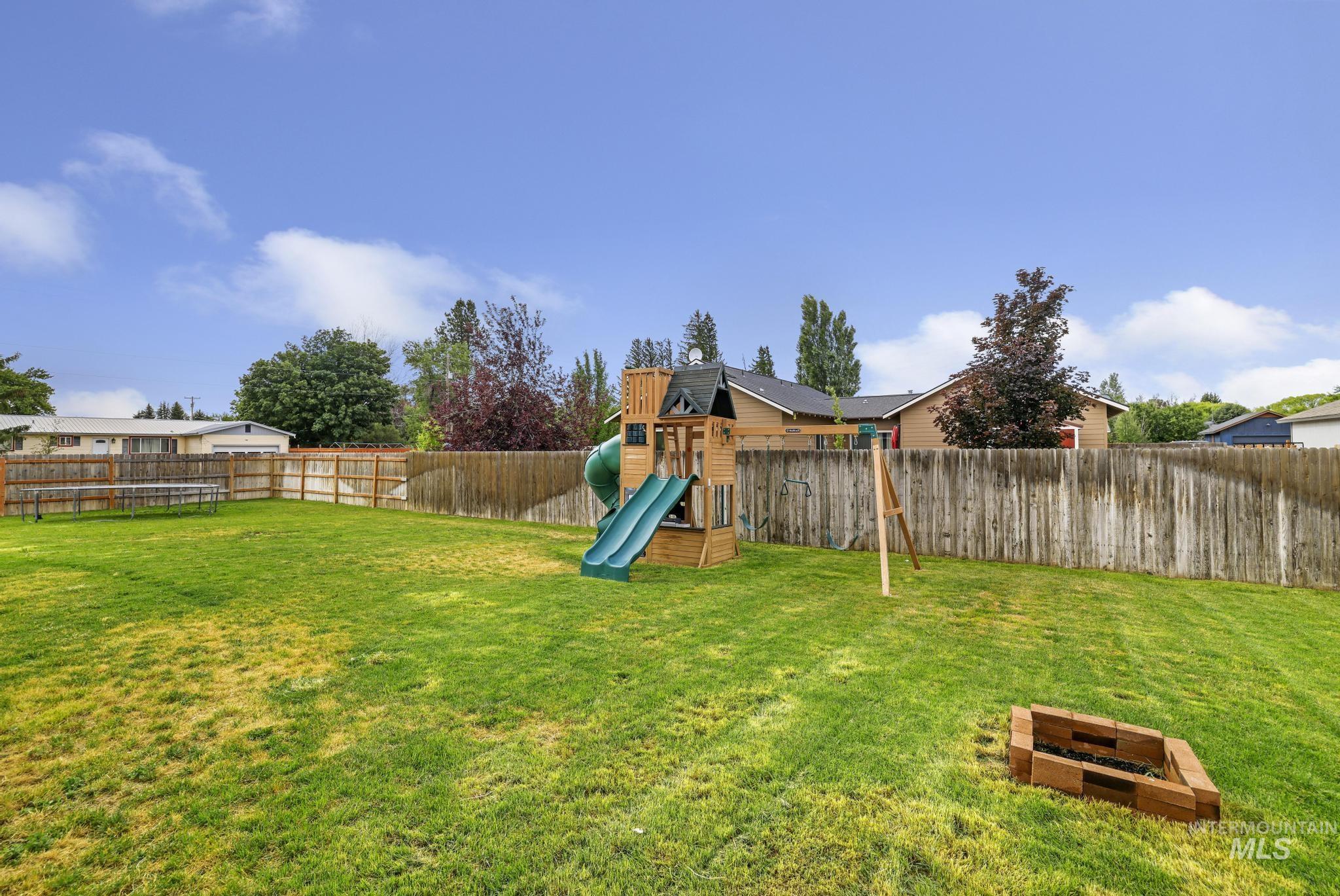 101 River View Drive, Shoshone, Idaho 83352, 3 Bedrooms, 2 Bathrooms, Residential For Sale, Price $375,000, 98992236