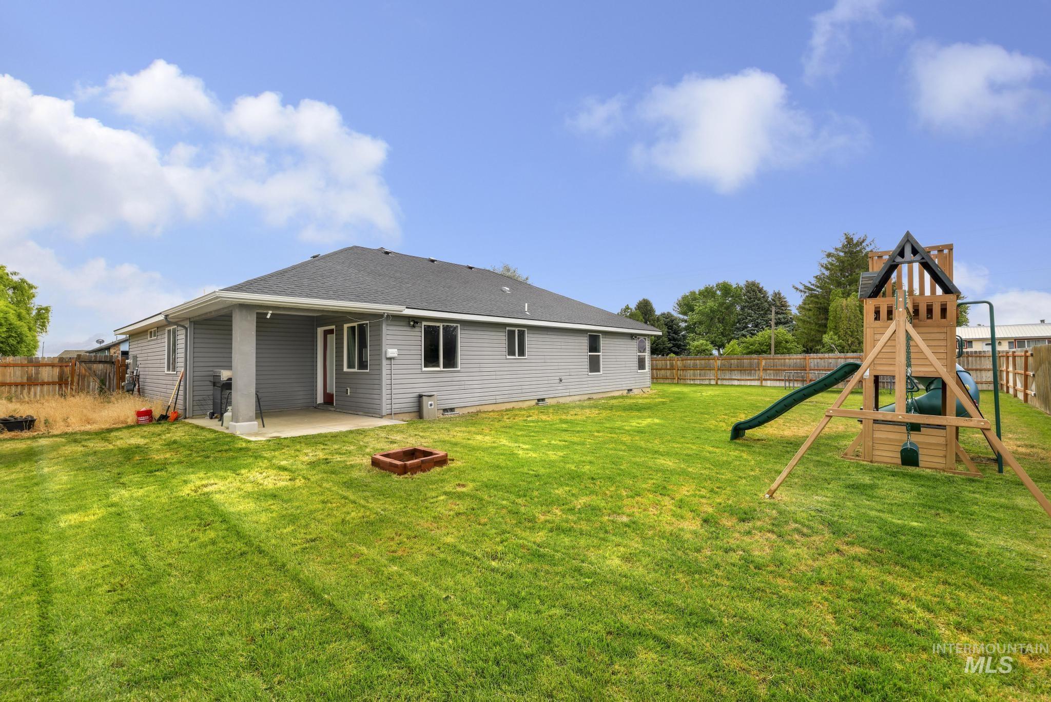 101 River View Drive, Shoshone, Idaho 83352, 3 Bedrooms, 2 Bathrooms, Residential For Sale, Price $375,000, 98992236