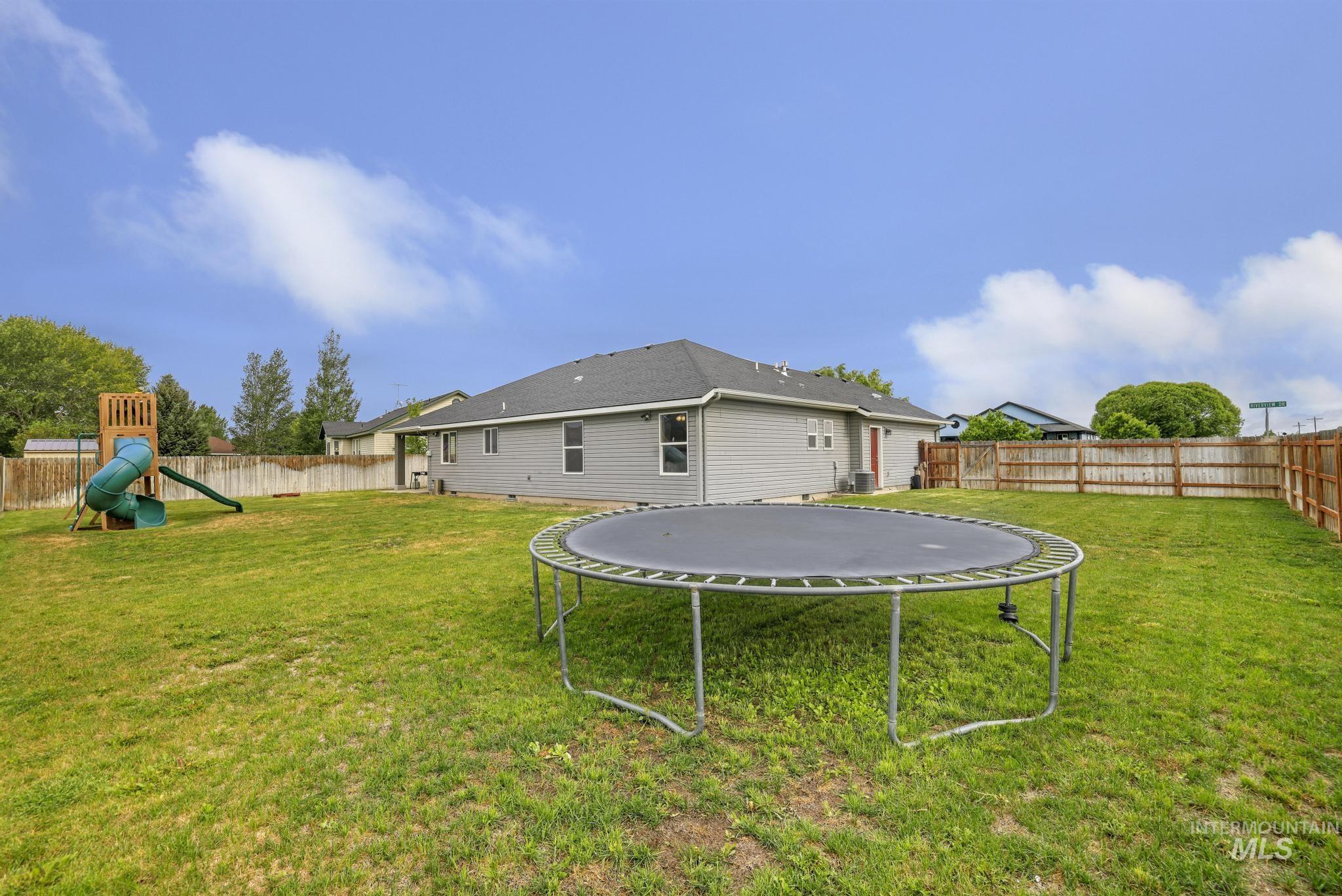 101 River View Drive, Shoshone, Idaho 83352, 3 Bedrooms, 2 Bathrooms, Residential For Sale, Price $375,000, 98992236