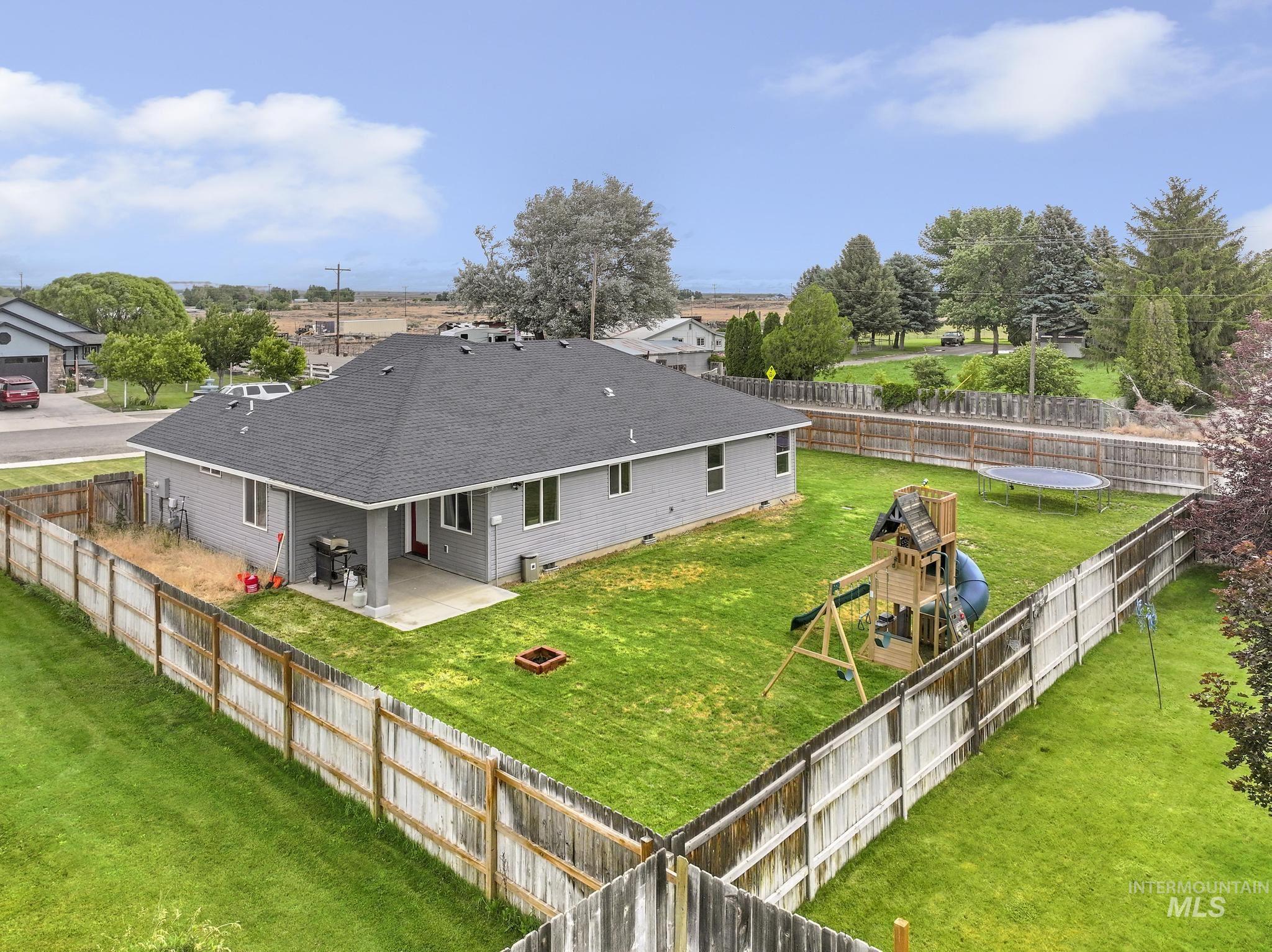 101 River View Drive, Shoshone, Idaho 83352, 3 Bedrooms, 2 Bathrooms, Residential For Sale, Price $375,000, 98992236