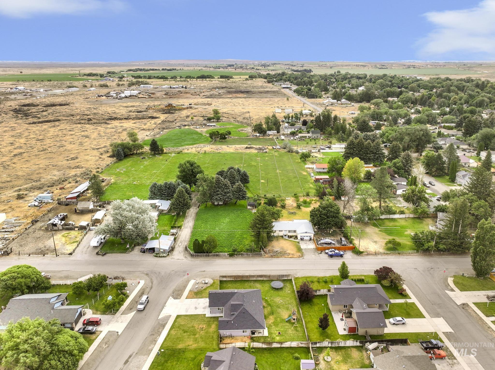 101 River View Drive, Shoshone, Idaho 83352, 3 Bedrooms, 2 Bathrooms, Residential For Sale, Price $375,000, 98992236