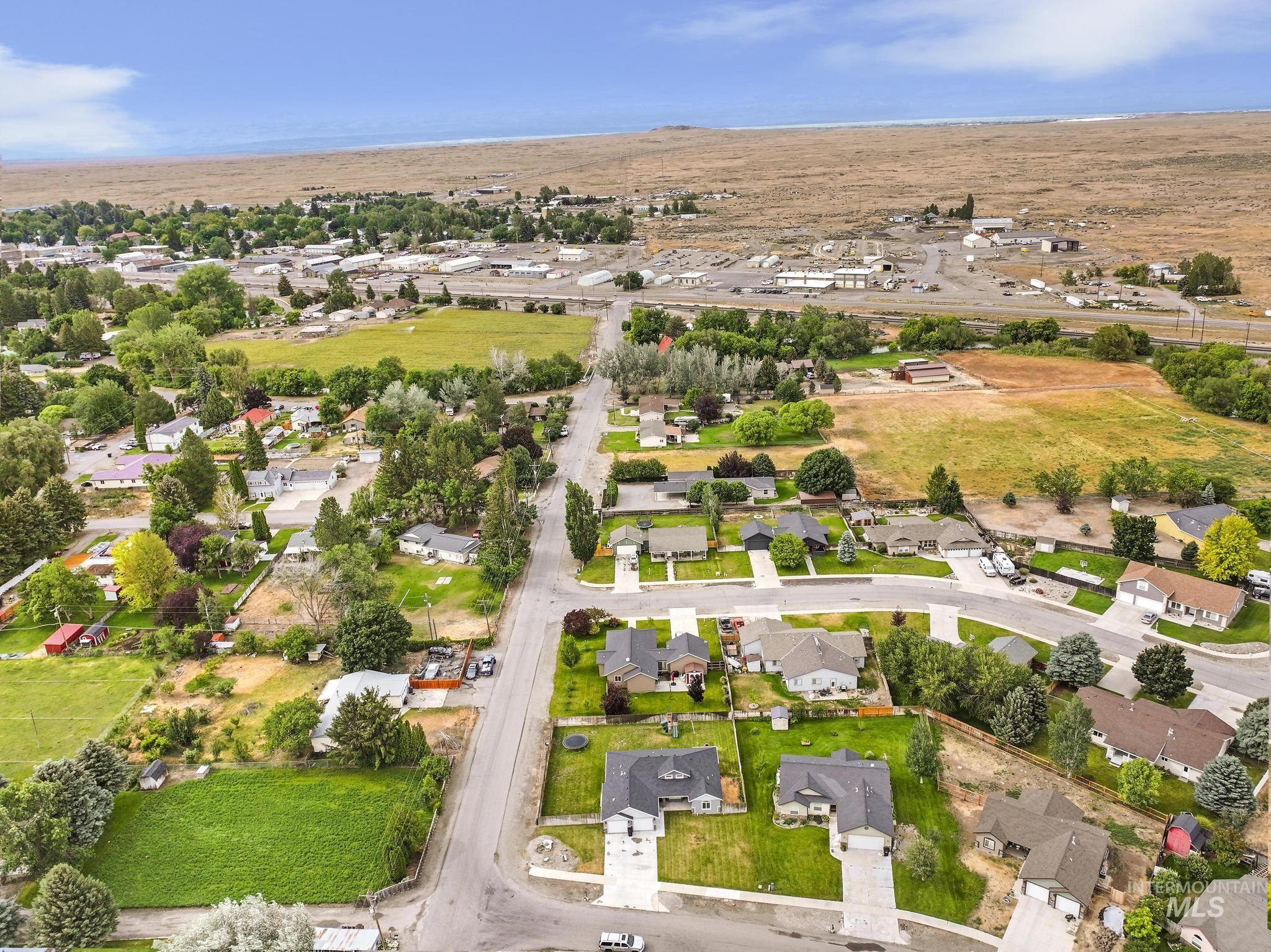 101 River View Drive, Shoshone, Idaho 83352, 3 Bedrooms, 2 Bathrooms, Residential For Sale, Price $375,000, 98992236