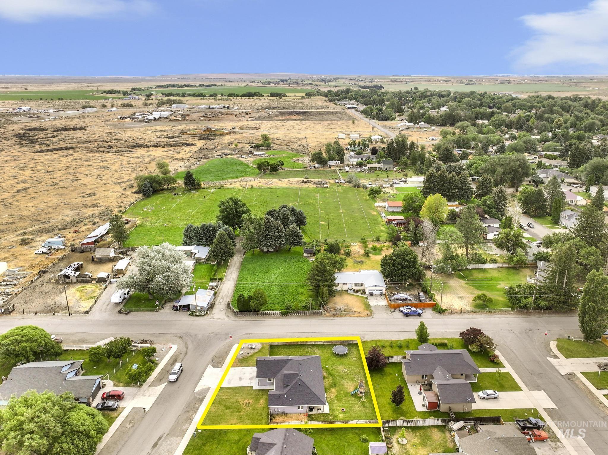 101 River View Drive, Shoshone, Idaho 83352, 3 Bedrooms, 2 Bathrooms, Residential For Sale, Price $375,000, 98992236