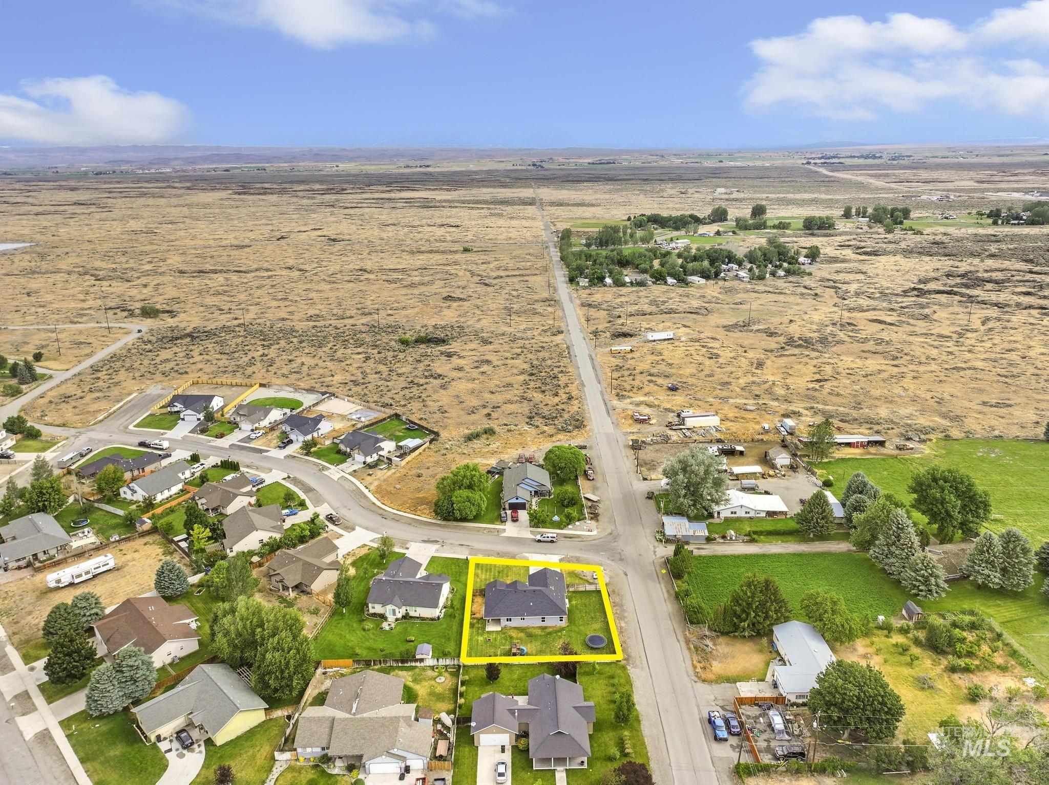 101 River View Drive, Shoshone, Idaho 83352, 3 Bedrooms, 2 Bathrooms, Residential For Sale, Price $375,000, 98992236