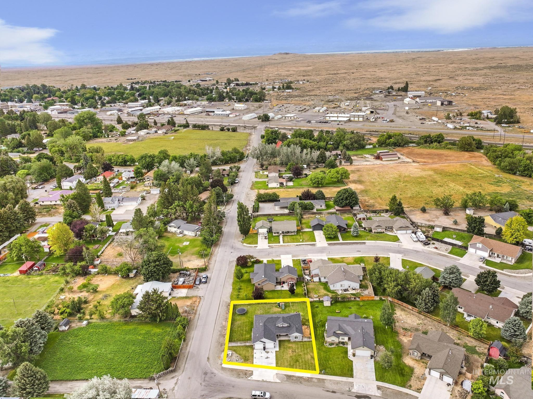 101 River View Drive, Shoshone, Idaho 83352, 3 Bedrooms, 2 Bathrooms, Residential For Sale, Price $375,000, 98992236