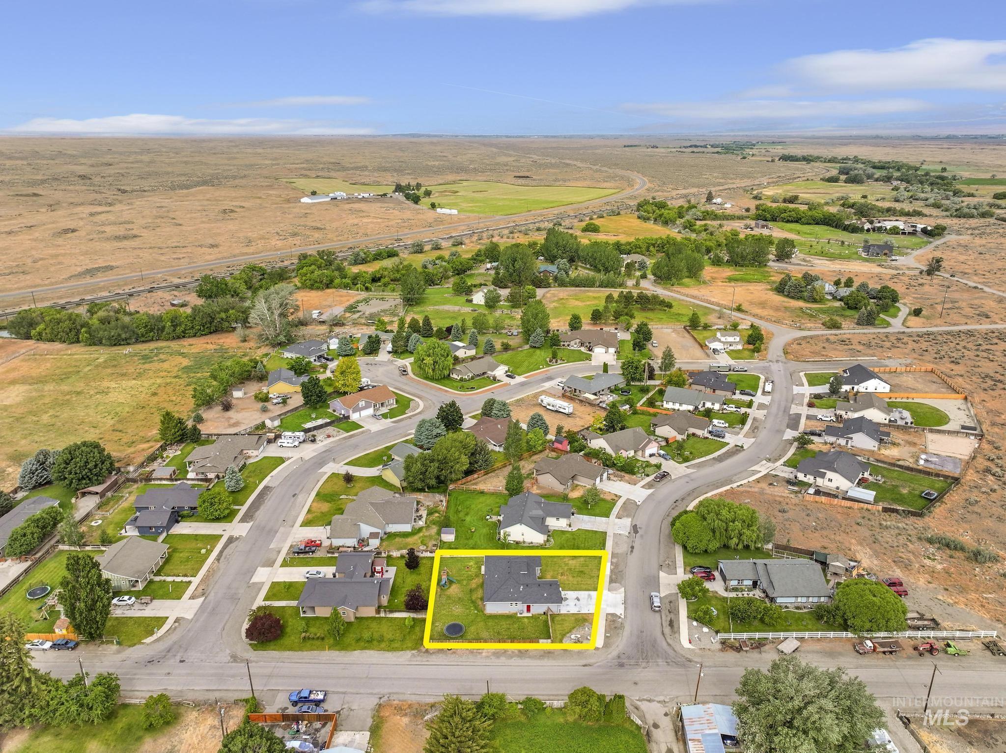 101 River View Drive, Shoshone, Idaho 83352, 3 Bedrooms, 2 Bathrooms, Residential For Sale, Price $375,000, 98992236