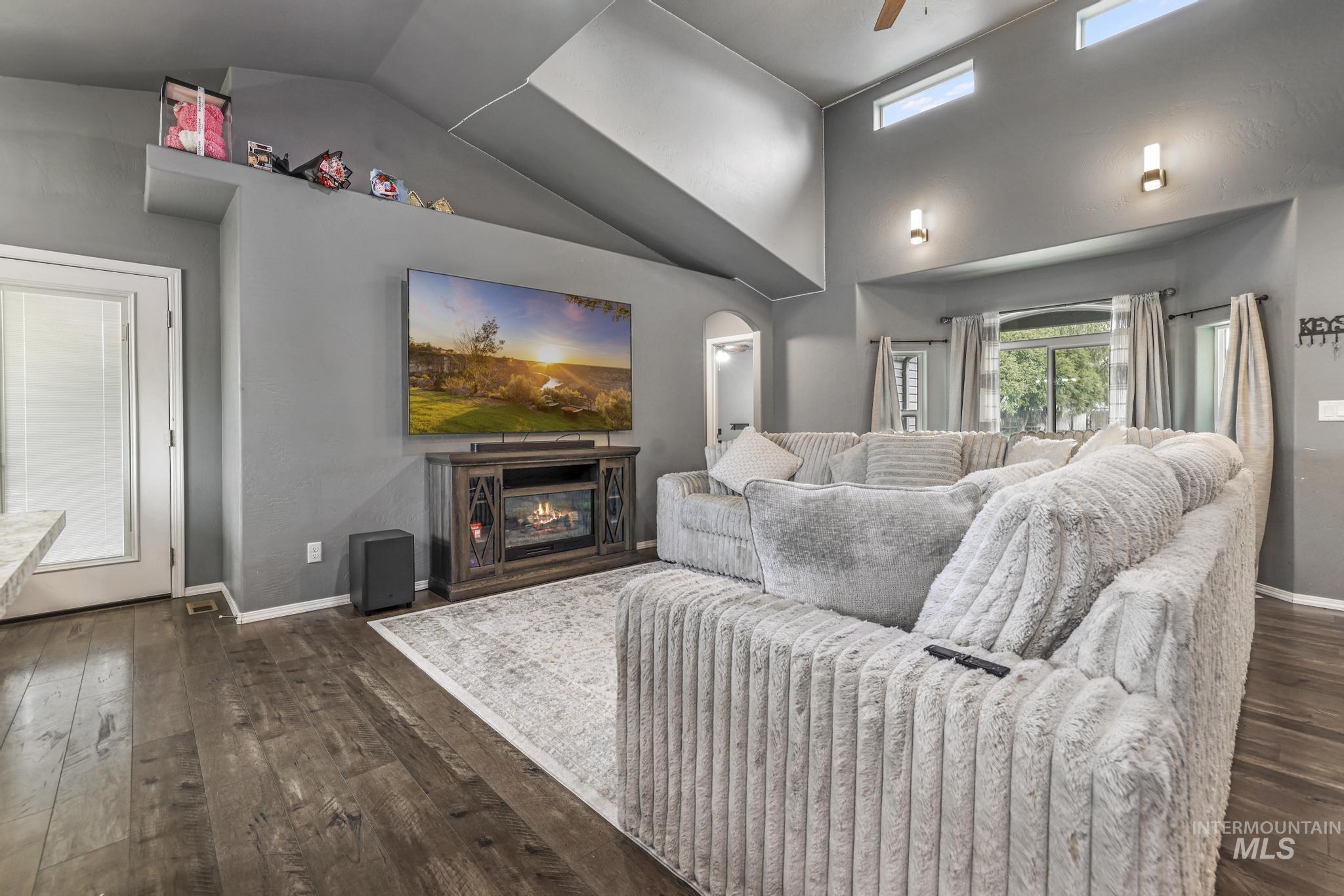 101 River View Drive, Shoshone, Idaho 83352, 3 Bedrooms, 2 Bathrooms, Residential For Sale, Price $375,000, 98992236